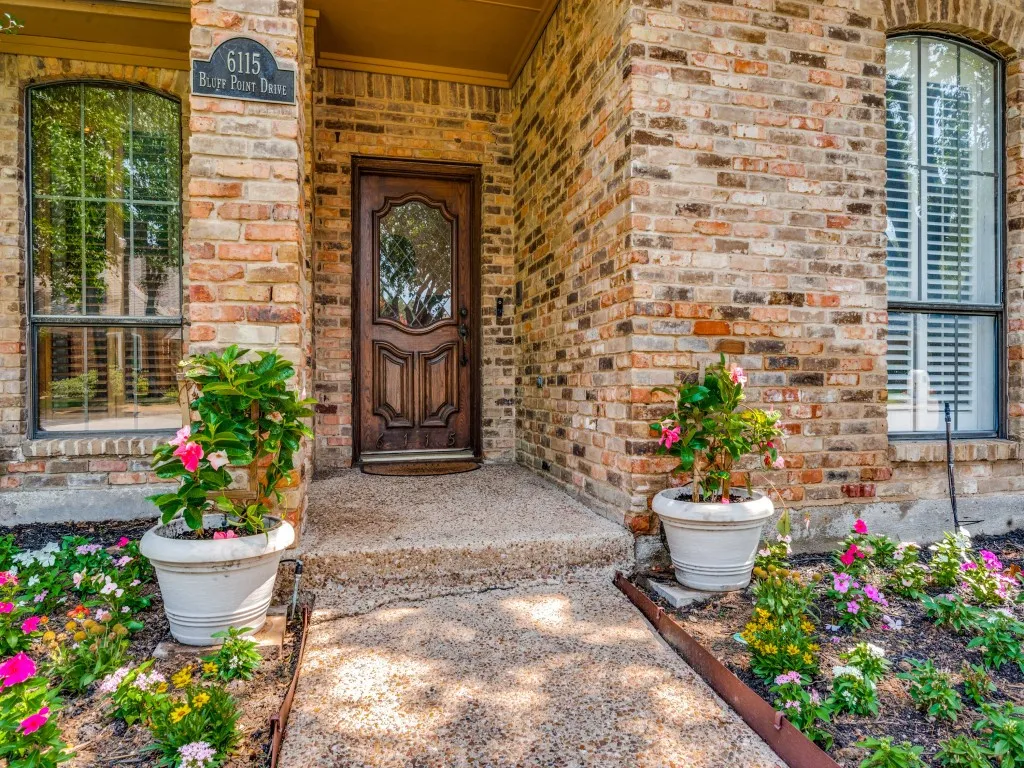 Single Family Residence For Sale in Dallas County , 6115 Bluff Point Drive, Dallas, Texas 75248, 4 Bedroom, 3 Bathroom, 2 Garage spaces, 2,690 Sqft, built in 1982, Price $730,000, mls#21323029, Real Estate Agent in Dallas, Homes For Sale in Dallas county, Homes For Sale in Dallas, Realtor in Dallas Texas, Real Estate Brokerage Independent Realty Texas, Luminita Cordes Realtor