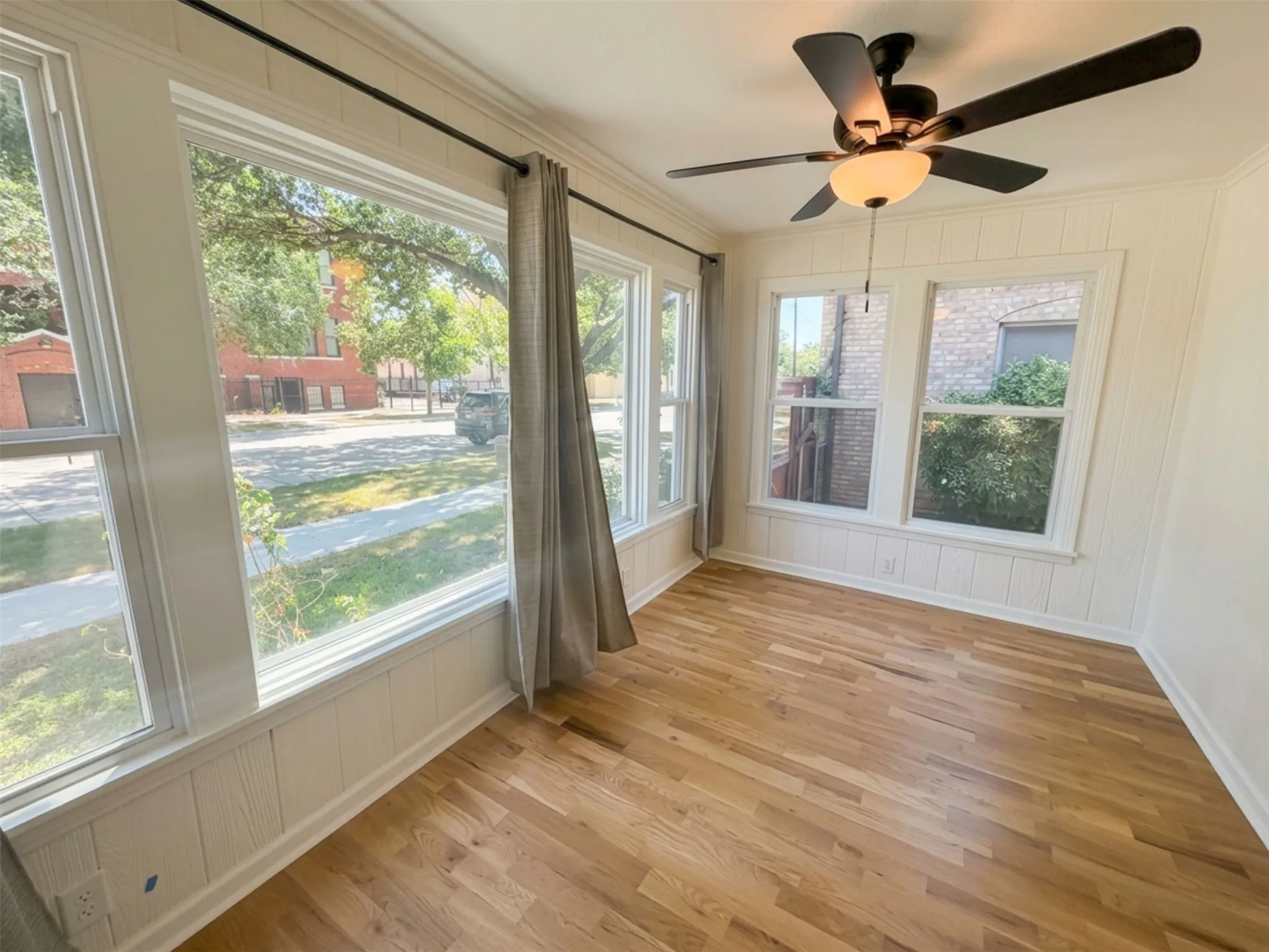 Single Family Residence For Rent in Tarrant County , 2011 N Houston Street, Fort Worth, Texas 76164, 4 Bedrooms, 3 Bathrooms, Garage spaces, 2,188 Sqft, built in 1925, Price $3,000, mls#21322966, Real Estate Agent in Fort Worth, Homes For Rent in Tarrant county, Homes For Rent in Fort Worth, Realtor in Fort Worth Texas, Real Estate Brokerage Independent Realty Texas, Luminita Cordes Realtor