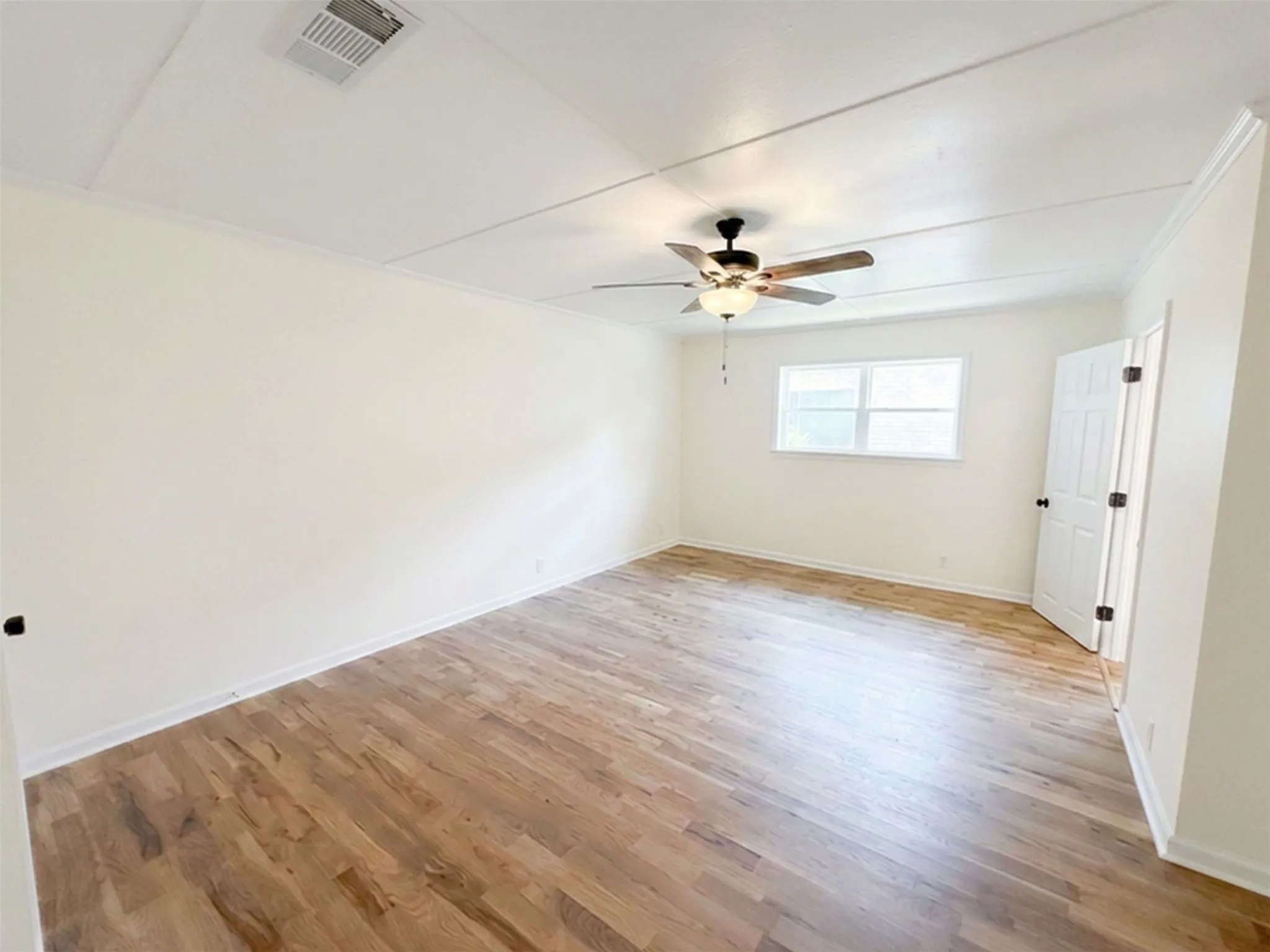 Single Family Residence For Rent in Tarrant County , 2011 N Houston Street, Fort Worth, Texas 76164, 4 Bedrooms, 3 Bathrooms, Garage spaces, 2,188 Sqft, built in 1925, Price $3,000, mls#21322966, Real Estate Agent in Fort Worth, Homes For Rent in Tarrant county, Homes For Rent in Fort Worth, Realtor in Fort Worth Texas, Real Estate Brokerage Independent Realty Texas, Luminita Cordes Realtor