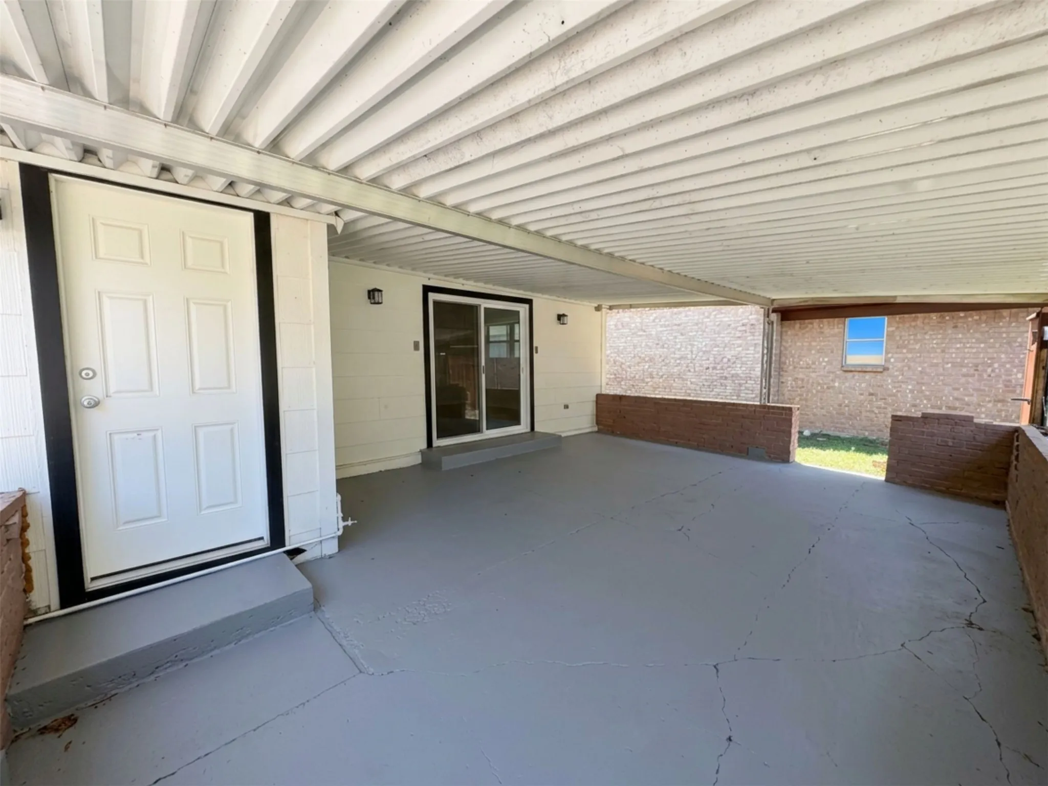 Single Family Residence For Rent in Tarrant County , 2011 N Houston Street, Fort Worth, Texas 76164, 4 Bedrooms, 3 Bathrooms, Garage spaces, 2,188 Sqft, built in 1925, Price $3,000, mls#21322966, Real Estate Agent in Fort Worth, Homes For Rent in Tarrant county, Homes For Rent in Fort Worth, Realtor in Fort Worth Texas, Real Estate Brokerage Independent Realty Texas, Luminita Cordes Realtor