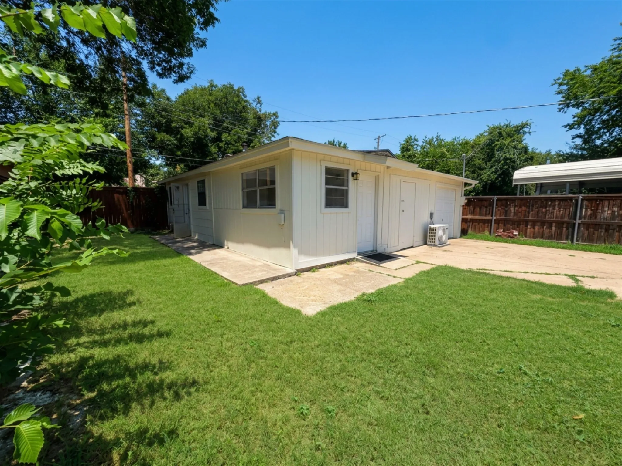 Single Family Residence For Rent in Tarrant County , 2011 N Houston Street, Fort Worth, Texas 76164, 4 Bedrooms, 3 Bathrooms, Garage spaces, 2,188 Sqft, built in 1925, Price $3,000, mls#21322966, Real Estate Agent in Fort Worth, Homes For Rent in Tarrant county, Homes For Rent in Fort Worth, Realtor in Fort Worth Texas, Real Estate Brokerage Independent Realty Texas, Luminita Cordes Realtor