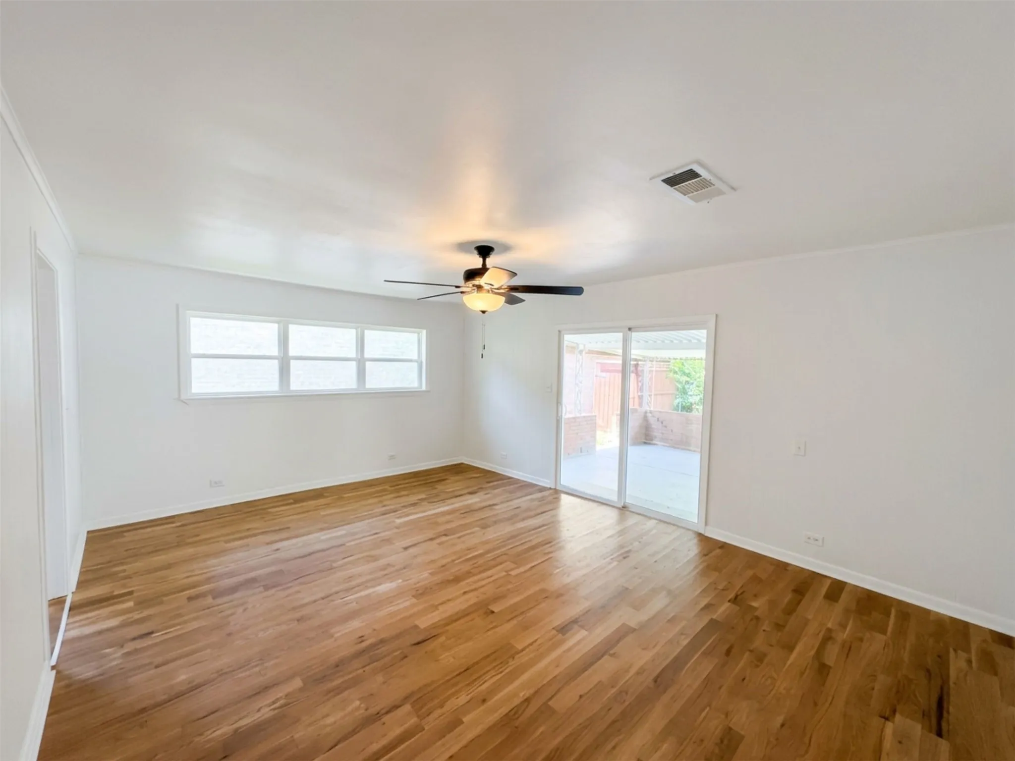 Single Family Residence For Rent in Tarrant County , 2011 N Houston Street, Fort Worth, Texas 76164, 4 Bedrooms, 3 Bathrooms, Garage spaces, 2,188 Sqft, built in 1925, Price $3,000, mls#21322966, Real Estate Agent in Fort Worth, Homes For Rent in Tarrant county, Homes For Rent in Fort Worth, Realtor in Fort Worth Texas, Real Estate Brokerage Independent Realty Texas, Luminita Cordes Realtor