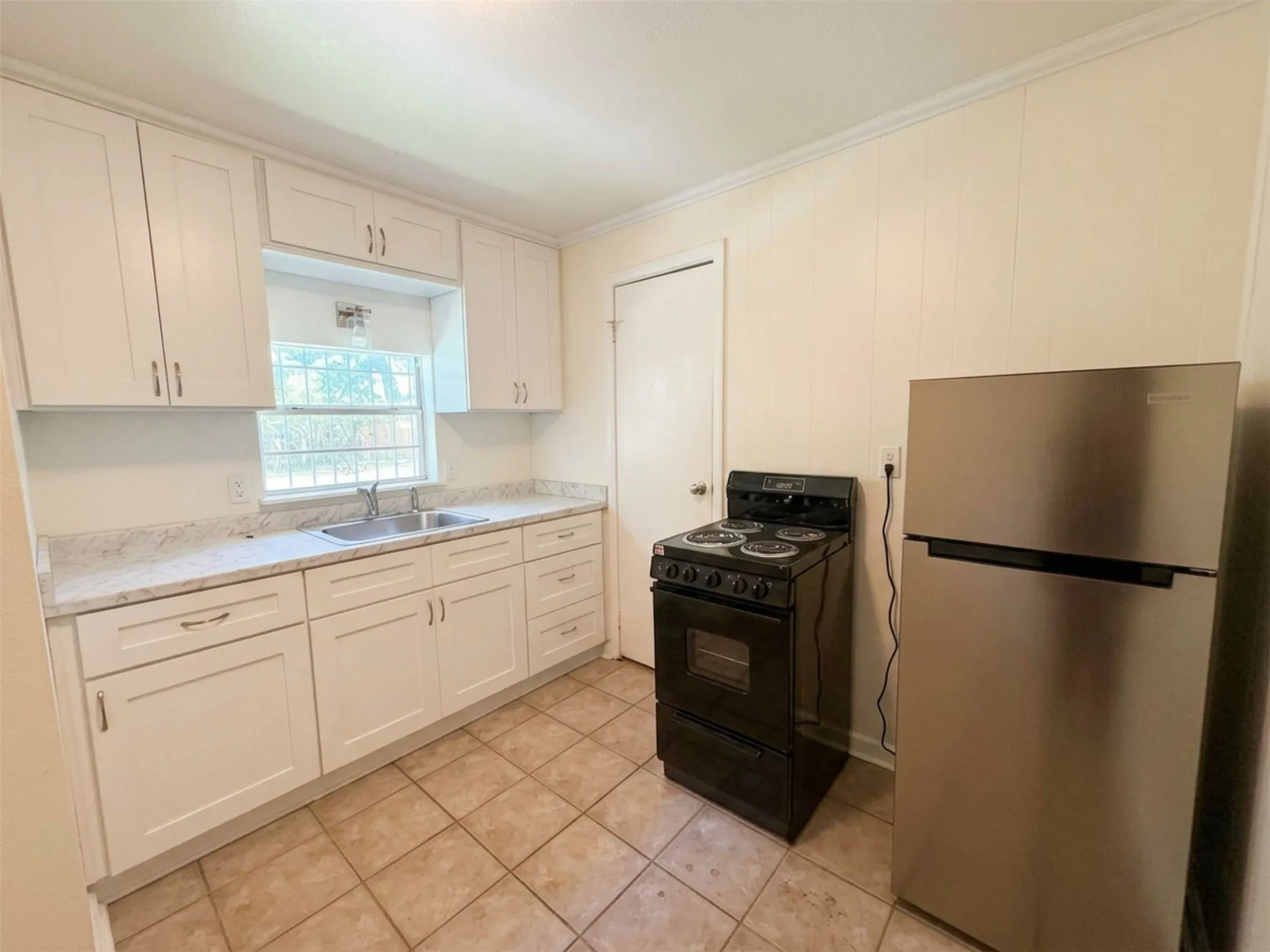 Single Family Residence For Rent in Tarrant County , 2011 N Houston Street, Fort Worth, Texas 76164, 4 Bedrooms, 3 Bathrooms, Garage spaces, 2,188 Sqft, built in 1925, Price $3,000, mls#21322966, Real Estate Agent in Fort Worth, Homes For Rent in Tarrant county, Homes For Rent in Fort Worth, Realtor in Fort Worth Texas, Real Estate Brokerage Independent Realty Texas, Luminita Cordes Realtor
