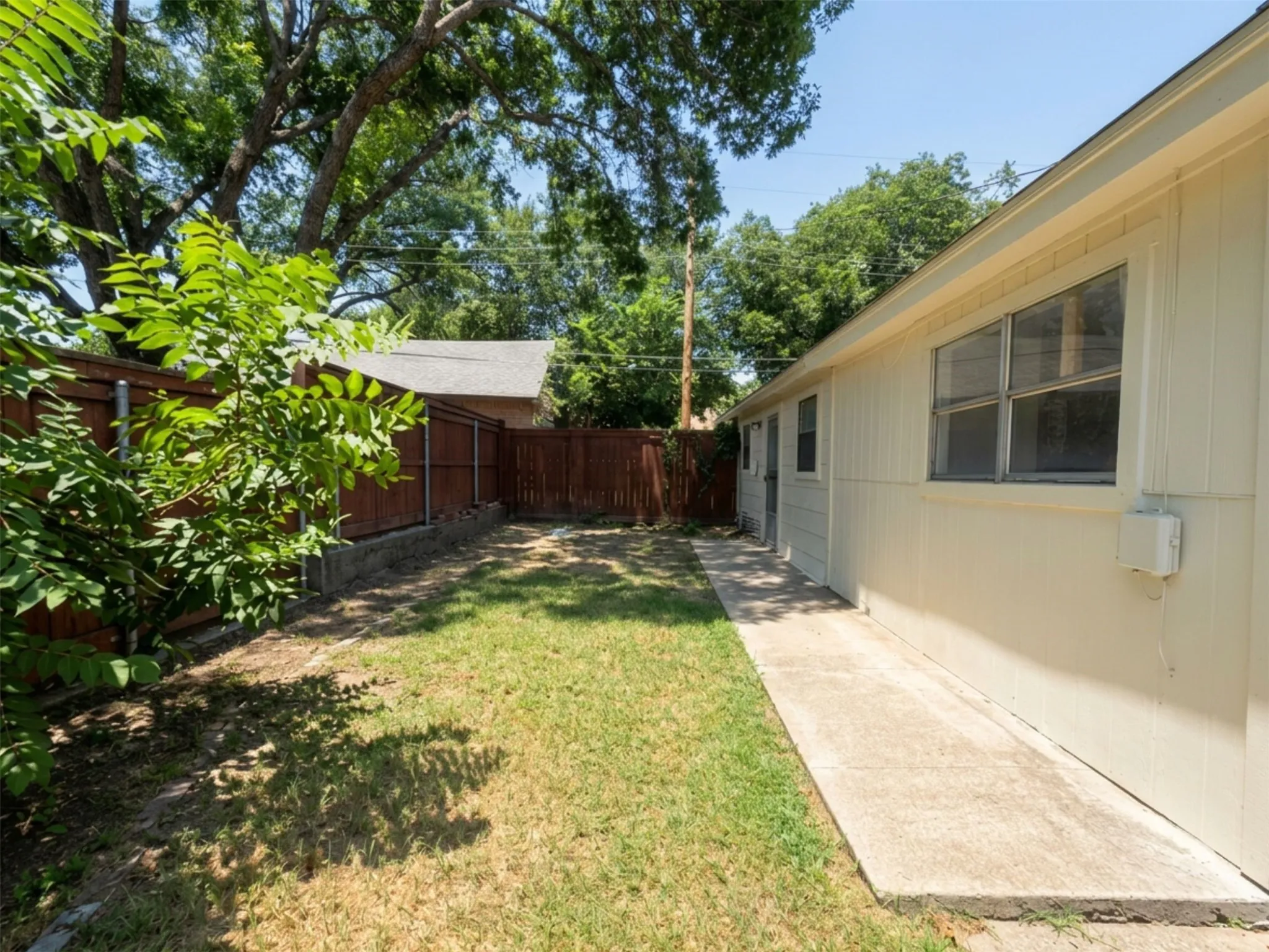 Single Family Residence For Rent in Tarrant County , 2011 N Houston Street, Fort Worth, Texas 76164, 4 Bedrooms, 3 Bathrooms, Garage spaces, 2,188 Sqft, built in 1925, Price $3,000, mls#21322966, Real Estate Agent in Fort Worth, Homes For Rent in Tarrant county, Homes For Rent in Fort Worth, Realtor in Fort Worth Texas, Real Estate Brokerage Independent Realty Texas, Luminita Cordes Realtor
