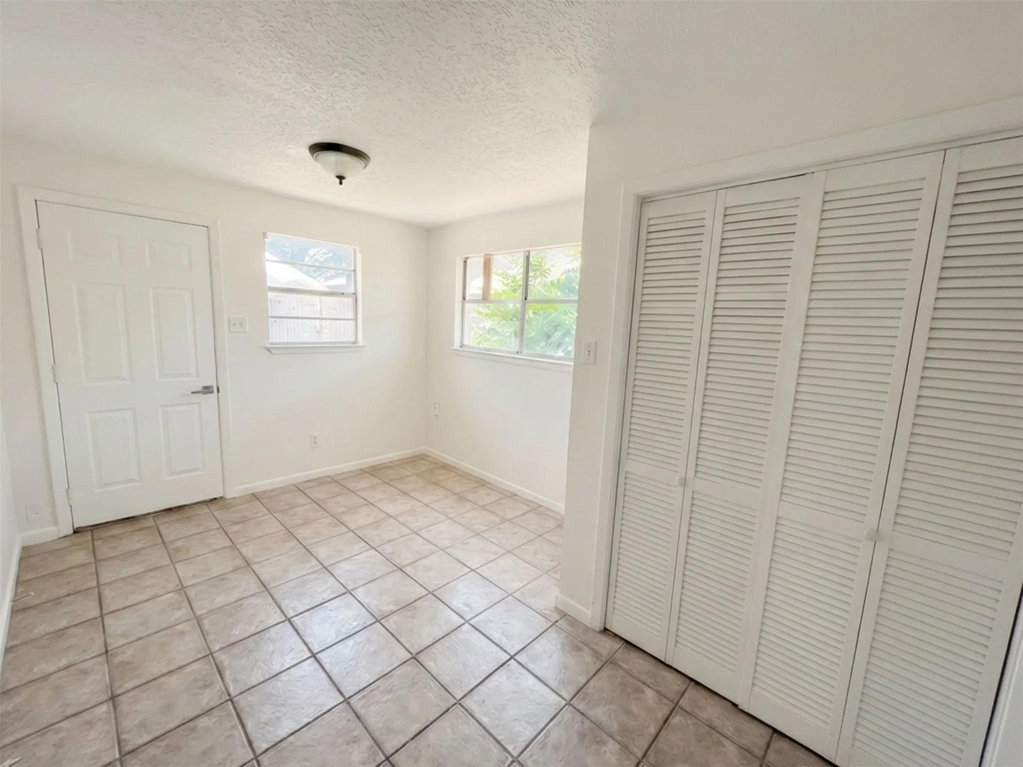 Single Family Residence For Rent in Tarrant County , 2011 N Houston Street, Fort Worth, Texas 76164, 4 Bedrooms, 3 Bathrooms, Garage spaces, 2,188 Sqft, built in 1925, Price $3,000, mls#21322966, Real Estate Agent in Fort Worth, Homes For Rent in Tarrant county, Homes For Rent in Fort Worth, Realtor in Fort Worth Texas, Real Estate Brokerage Independent Realty Texas, Luminita Cordes Realtor