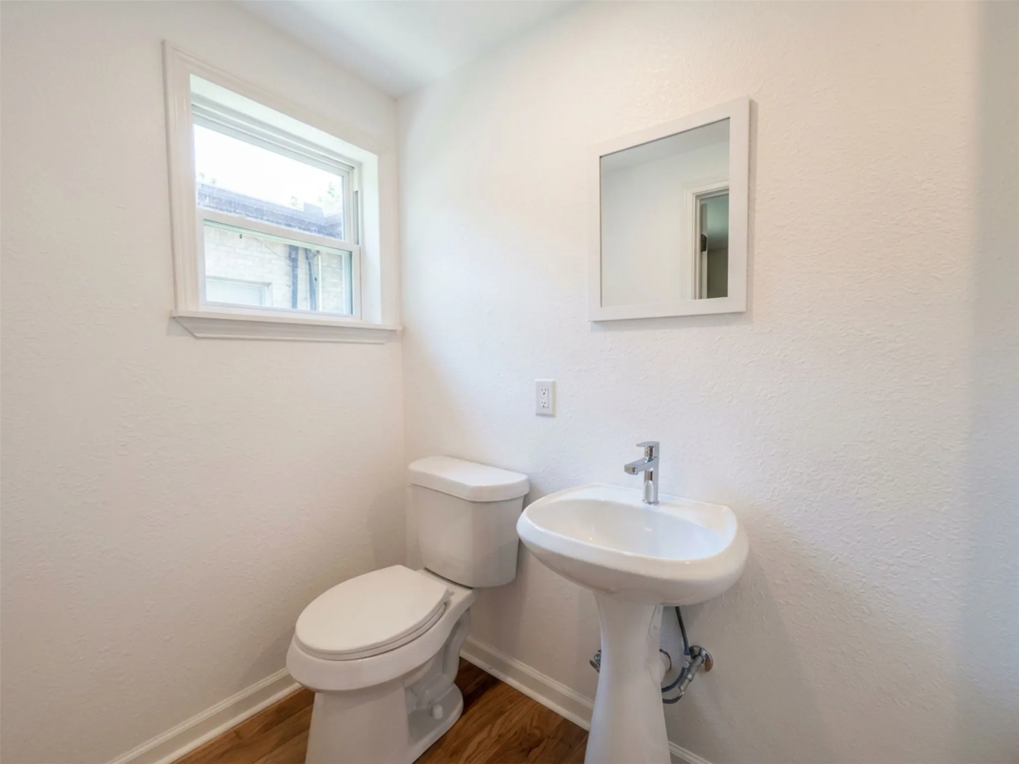 Single Family Residence For Rent in Tarrant County , 2011 N Houston Street, Fort Worth, Texas 76164, 4 Bedrooms, 3 Bathrooms, Garage spaces, 2,188 Sqft, built in 1925, Price $3,000, mls#21322966, Real Estate Agent in Fort Worth, Homes For Rent in Tarrant county, Homes For Rent in Fort Worth, Realtor in Fort Worth Texas, Real Estate Brokerage Independent Realty Texas, Luminita Cordes Realtor