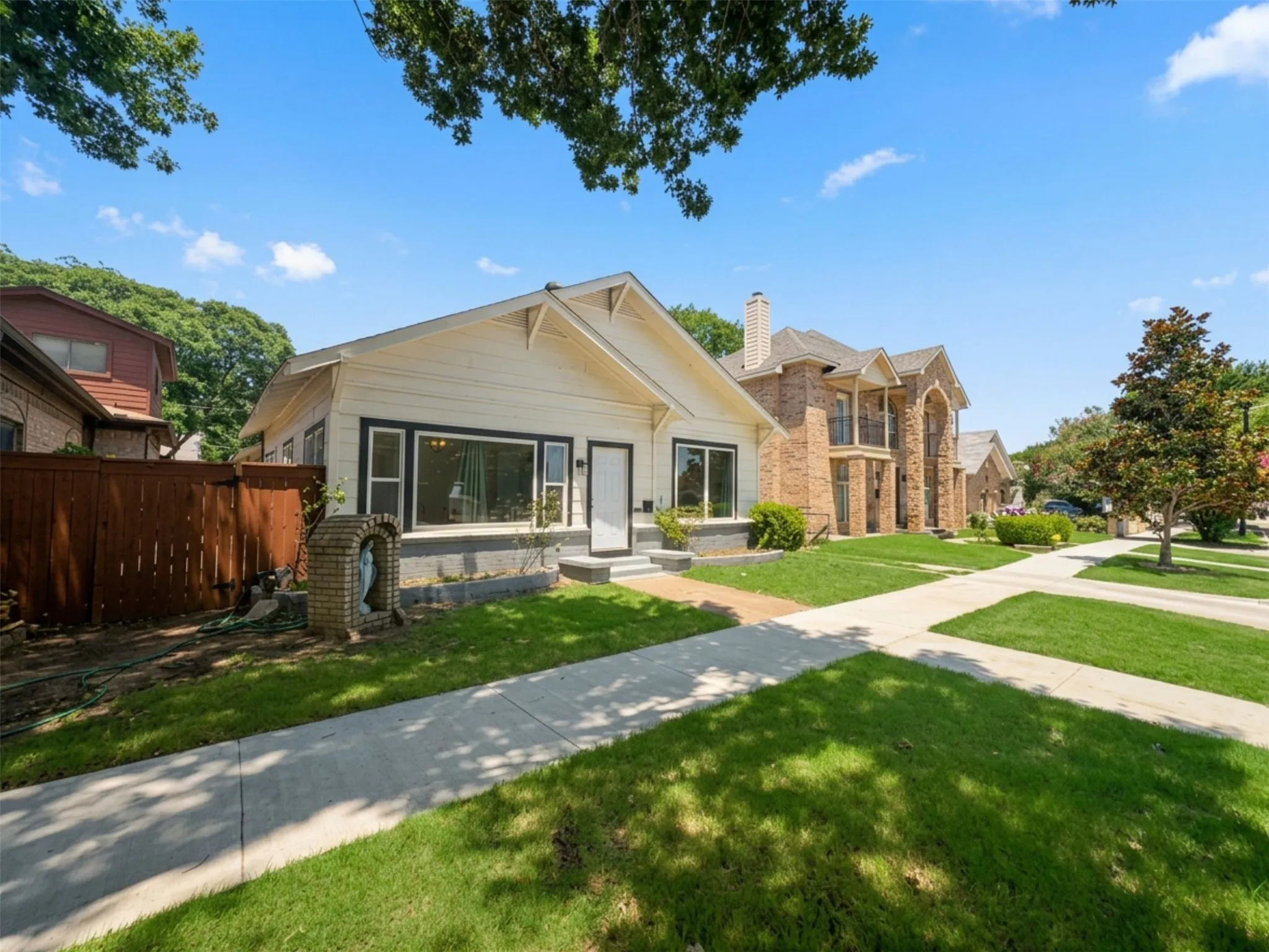 Single Family Residence For Rent in Tarrant County , 2011 N Houston Street, Fort Worth, Texas 76164, 4 Bedrooms, 3 Bathrooms, Garage spaces, 2,188 Sqft, built in 1925, Price $3,000, mls#21322966, Real Estate Agent in Fort Worth, Homes For Rent in Tarrant county, Homes For Rent in Fort Worth, Realtor in Fort Worth Texas, Real Estate Brokerage Independent Realty Texas, Luminita Cordes Realtor