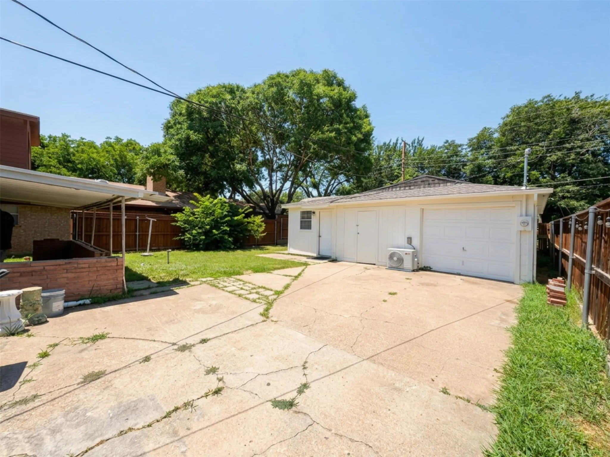 Single Family Residence For Rent in Tarrant County , 2011 N Houston Street, Fort Worth, Texas 76164, 4 Bedrooms, 3 Bathrooms, Garage spaces, 2,188 Sqft, built in 1925, Price $3,000, mls#21322966, Real Estate Agent in Fort Worth, Homes For Rent in Tarrant county, Homes For Rent in Fort Worth, Realtor in Fort Worth Texas, Real Estate Brokerage Independent Realty Texas, Luminita Cordes Realtor