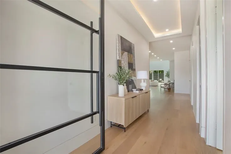 Single Family Residence For Sale in Dallas County , 6718 Victoria Avenue, Dallas, Texas 75209, 6 Bedrooms, 6 Bathrooms, 2 Garage spaces, 4,517 Sqft, built in 2023, Price $1,325,000, mls#21321792, Real Estate Agent in Dallas, Homes For Sale in Dallas county, Homes For Sale in Dallas, Realtor in Dallas Texas, Real Estate Brokerage Independent Realty Texas, Luminita Cordes Realtor