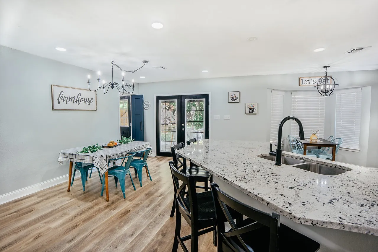 Single Family Residence For Sale in Mc Lennan County , 364 Melrose Drive, Woodway, Texas 76712, 3 Bedrooms, 3 Bathrooms, Garage spaces, 1,972 Sqft, built in 1988, Price $359,000, mls#21323056, Real Estate Agent in Woodway, Homes For Sale in Mc Lennan county, Homes For Sale in Woodway, Realtor in Woodway Texas, Real Estate Brokerage Independent Realty Texas, Luminita Cordes Realtor