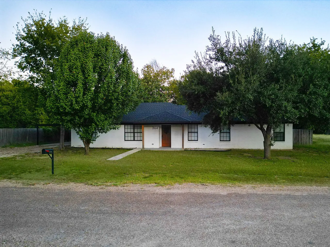 Single Family Residence For Sale in Mc Lennan County , 364 Melrose Drive, Woodway, Texas 76712, 3 Bedrooms, 3 Bathrooms, Garage spaces, 1,972 Sqft, built in 1988, Price $359,000, mls#21323056, Real Estate Agent in Woodway, Homes For Sale in Mc Lennan county, Homes For Sale in Woodway, Realtor in Woodway Texas, Real Estate Brokerage Independent Realty Texas, Luminita Cordes Realtor