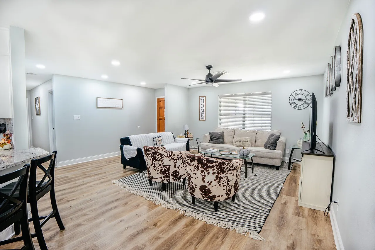 Single Family Residence For Sale in Mc Lennan County , 364 Melrose Drive, Woodway, Texas 76712, 3 Bedrooms, 3 Bathrooms, Garage spaces, 1,972 Sqft, built in 1988, Price $359,000, mls#21323056, Real Estate Agent in Woodway, Homes For Sale in Mc Lennan county, Homes For Sale in Woodway, Realtor in Woodway Texas, Real Estate Brokerage Independent Realty Texas, Luminita Cordes Realtor
