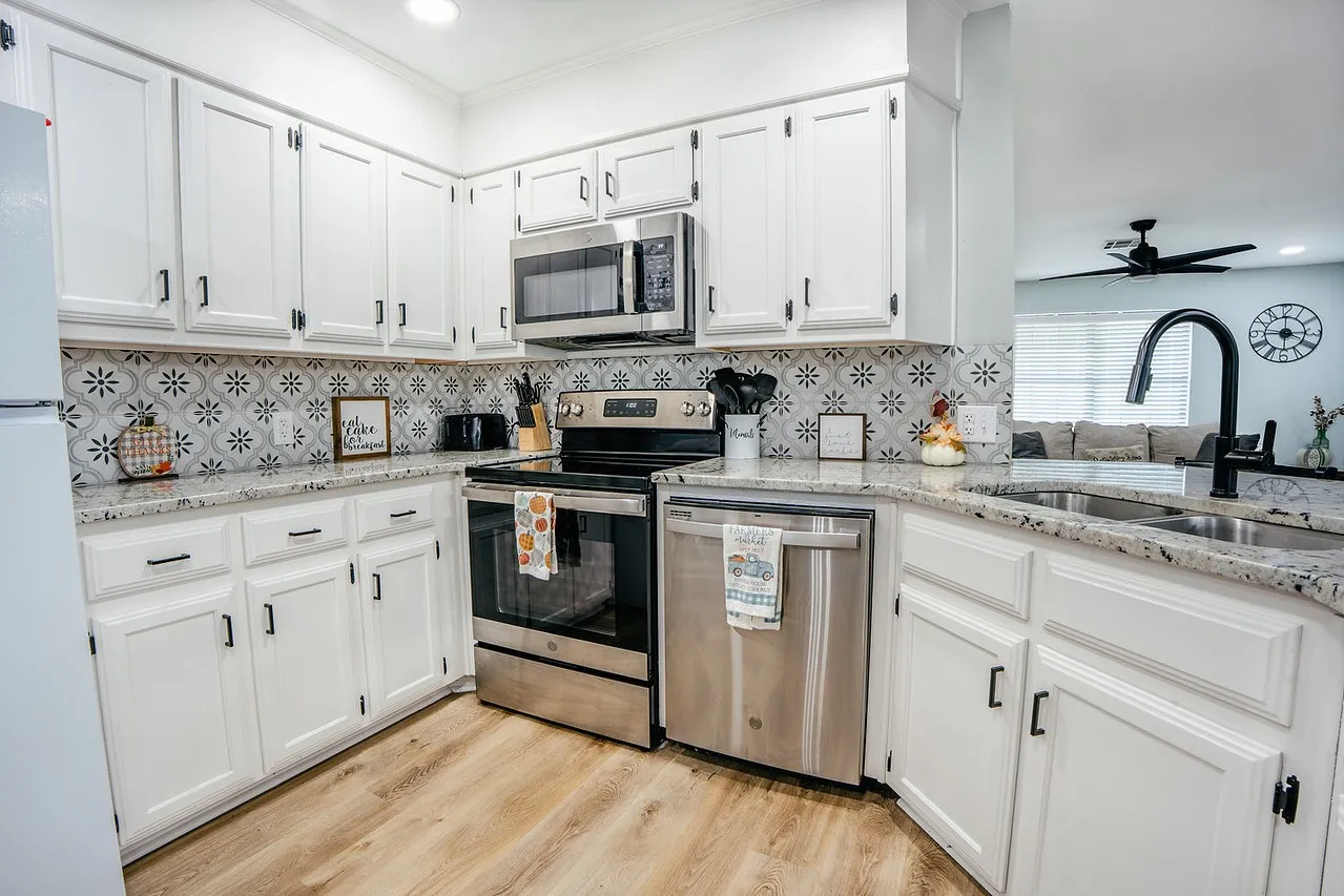 Single Family Residence For Sale in Mc Lennan County , 364 Melrose Drive, Woodway, Texas 76712, 3 Bedrooms, 3 Bathrooms, Garage spaces, 1,972 Sqft, built in 1988, Price $359,000, mls#21323056, Real Estate Agent in Woodway, Homes For Sale in Mc Lennan county, Homes For Sale in Woodway, Realtor in Woodway Texas, Real Estate Brokerage Independent Realty Texas, Luminita Cordes Realtor