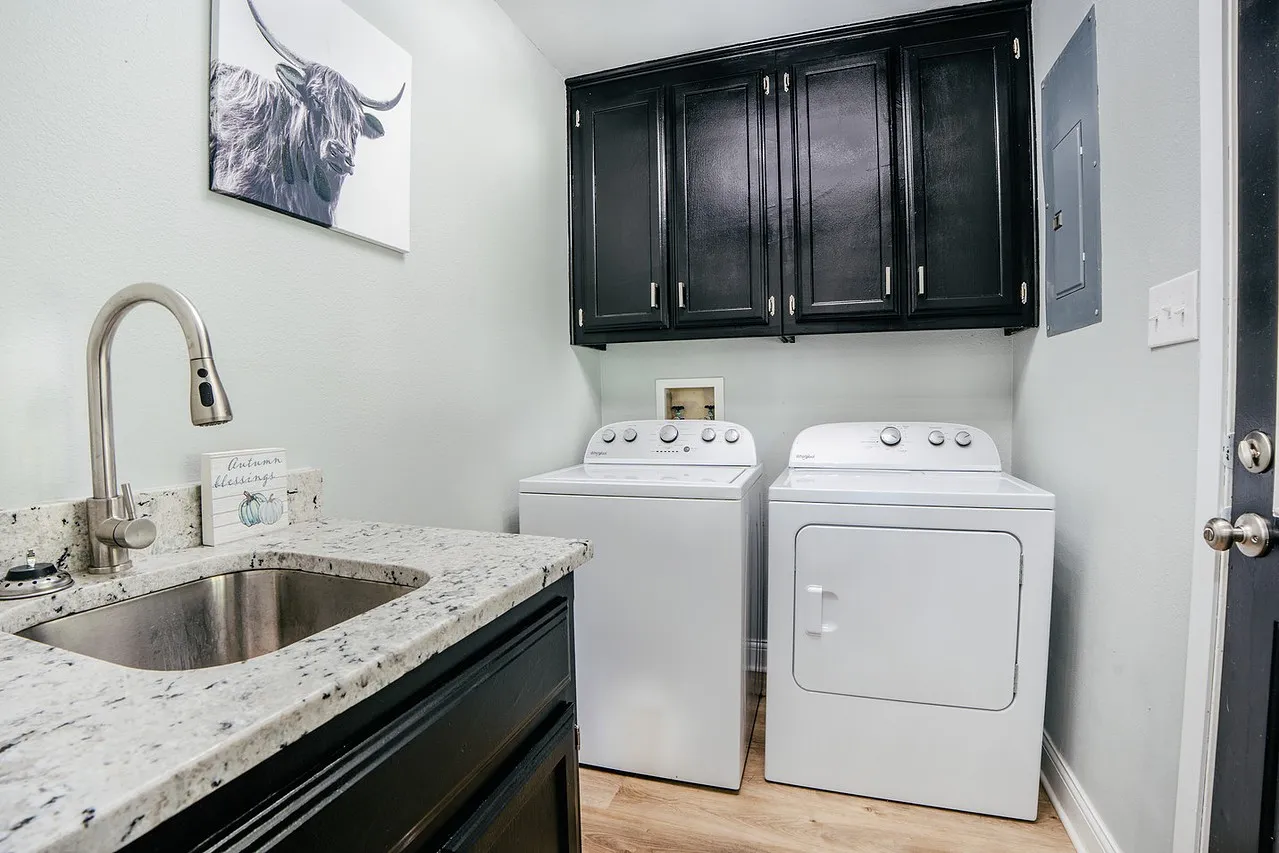 Single Family Residence For Sale in Mc Lennan County , 364 Melrose Drive, Woodway, Texas 76712, 3 Bedrooms, 3 Bathrooms, Garage spaces, 1,972 Sqft, built in 1988, Price $359,000, mls#21323056, Real Estate Agent in Woodway, Homes For Sale in Mc Lennan county, Homes For Sale in Woodway, Realtor in Woodway Texas, Real Estate Brokerage Independent Realty Texas, Luminita Cordes Realtor
