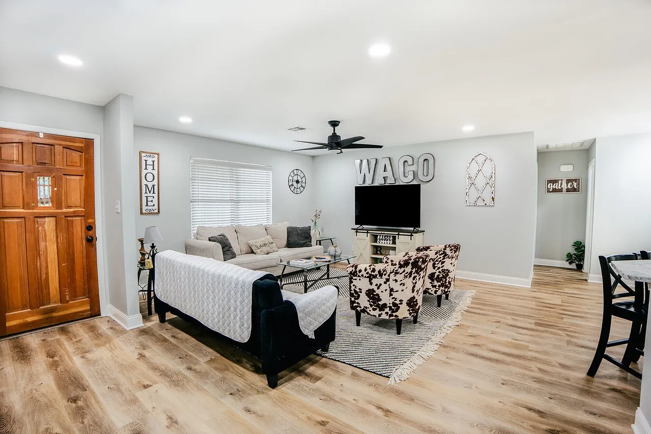 Single Family Residence For Sale in Mc Lennan County , 364 Melrose Drive, Woodway, Texas 76712, 3 Bedrooms, 3 Bathrooms, Garage spaces, 1,972 Sqft, built in 1988, Price $359,000, mls#21323056, Real Estate Agent in Woodway, Homes For Sale in Mc Lennan county, Homes For Sale in Woodway, Realtor in Woodway Texas, Real Estate Brokerage Independent Realty Texas, Luminita Cordes Realtor