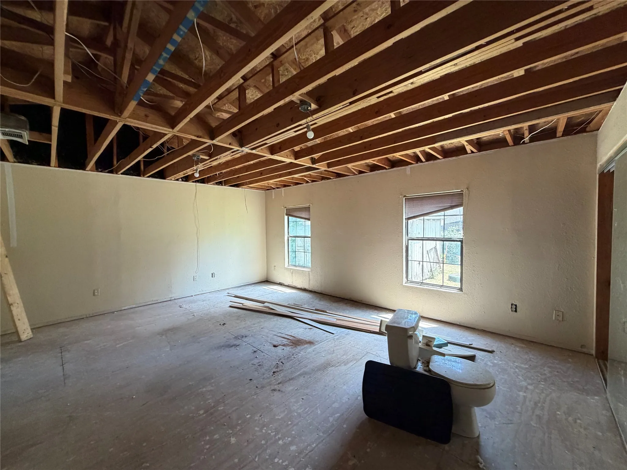 Single Family Residence For Sale in Mc Lennan County , 2501 S 27th Street, Waco, Texas 76706, 4 Bedroom, 2 Bathroom, Garage spaces, 2,544 Sqft, built in 1956, mls#21323048, Real Estate Agent in Waco, Homes For Sale in Mc Lennan county, Homes For Sale in Waco, Realtor in Waco Texas, Real Estate Brokerage Independent Realty Texas, Luminita Cordes Realtor