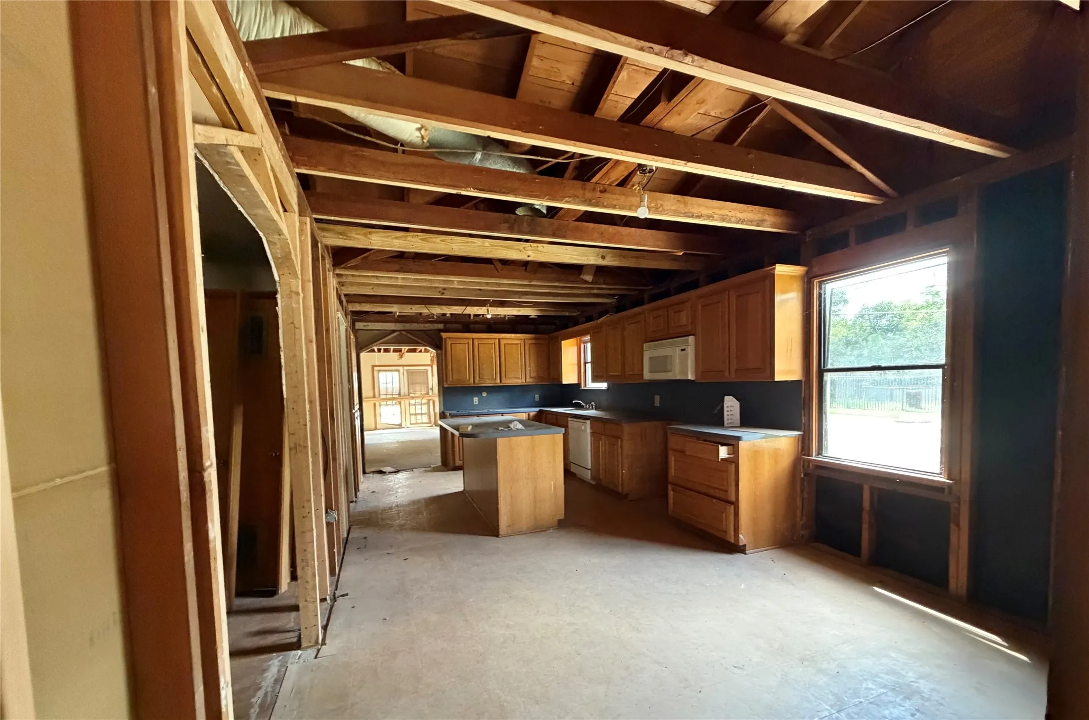 Single Family Residence For Sale in Mc Lennan County , 2501 S 27th Street, Waco, Texas 76706, 4 Bedroom, 2 Bathroom, Garage spaces, 2,544 Sqft, built in 1956, mls#21323048, Real Estate Agent in Waco, Homes For Sale in Mc Lennan county, Homes For Sale in Waco, Realtor in Waco Texas, Real Estate Brokerage Independent Realty Texas, Luminita Cordes Realtor
