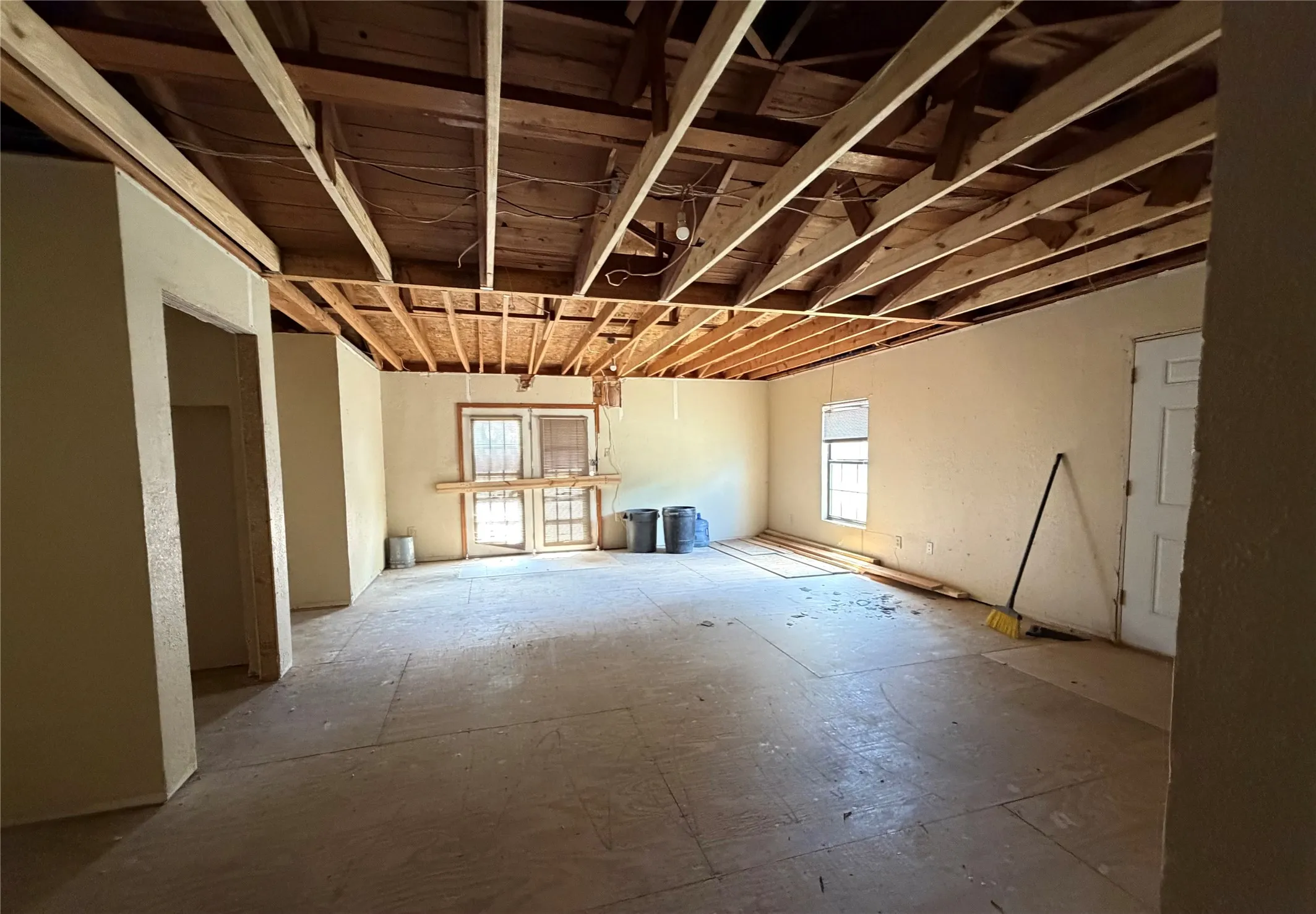 Single Family Residence For Sale in Mc Lennan County , 2501 S 27th Street, Waco, Texas 76706, 4 Bedroom, 2 Bathroom, Garage spaces, 2,544 Sqft, built in 1956, mls#21323048, Real Estate Agent in Waco, Homes For Sale in Mc Lennan county, Homes For Sale in Waco, Realtor in Waco Texas, Real Estate Brokerage Independent Realty Texas, Luminita Cordes Realtor