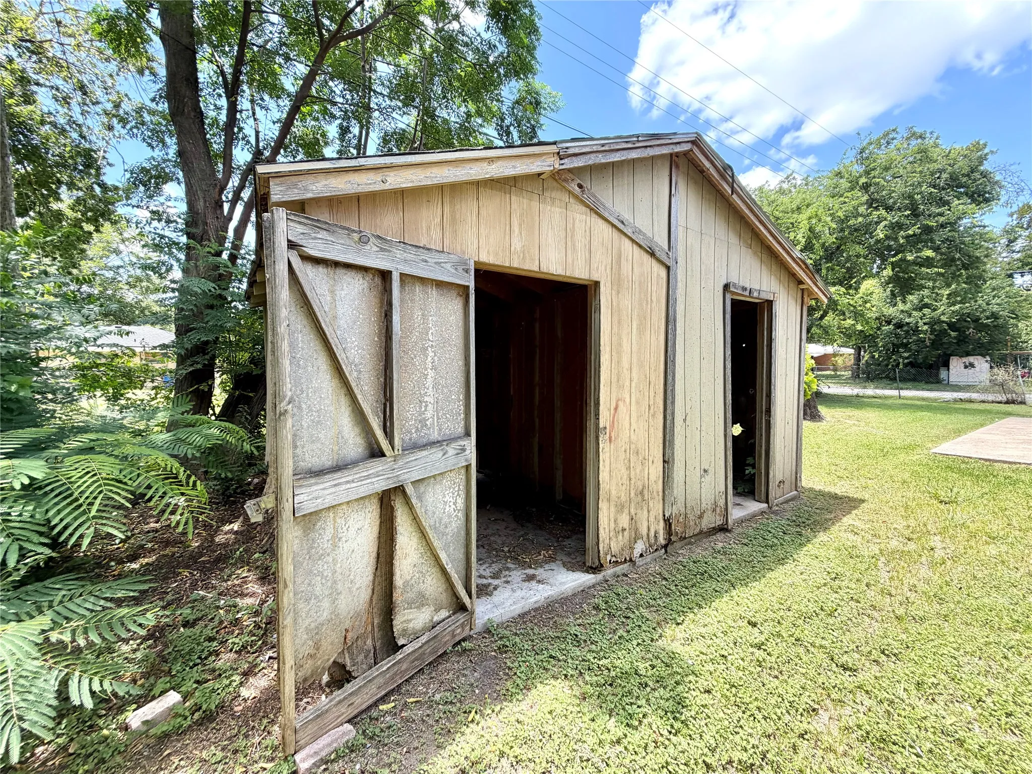 Single Family Residence For Sale in Mc Lennan County , 2501 S 27th Street, Waco, Texas 76706, 4 Bedroom, 2 Bathroom, Garage spaces, 2,544 Sqft, built in 1956, mls#21323048, Real Estate Agent in Waco, Homes For Sale in Mc Lennan county, Homes For Sale in Waco, Realtor in Waco Texas, Real Estate Brokerage Independent Realty Texas, Luminita Cordes Realtor