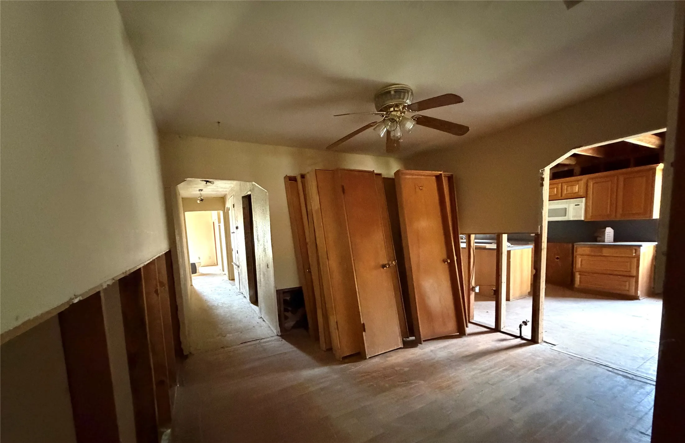 Single Family Residence For Sale in Mc Lennan County , 2501 S 27th Street, Waco, Texas 76706, 4 Bedroom, 2 Bathroom, Garage spaces, 2,544 Sqft, built in 1956, mls#21323048, Real Estate Agent in Waco, Homes For Sale in Mc Lennan county, Homes For Sale in Waco, Realtor in Waco Texas, Real Estate Brokerage Independent Realty Texas, Luminita Cordes Realtor