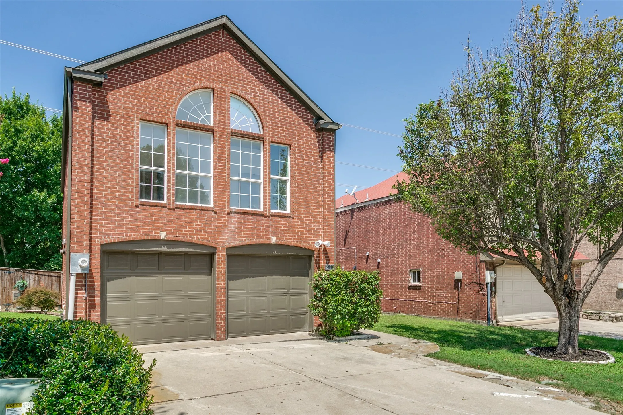 Single Family Residence For Sale in Denton County , 2116 Montclair Lane, Lewisville, Texas 75067, 3 Bedroom, 3 Bathroom, 2 Garage spaces, 2,107 Sqft, built in 1994, mls#21323073, Real Estate Agent in Lewisville, Homes For Sale in Denton county, Homes For Sale in Lewisville, Realtor in Lewisville Texas, Real Estate Brokerage Independent Realty Texas, Luminita Cordes Realtor
