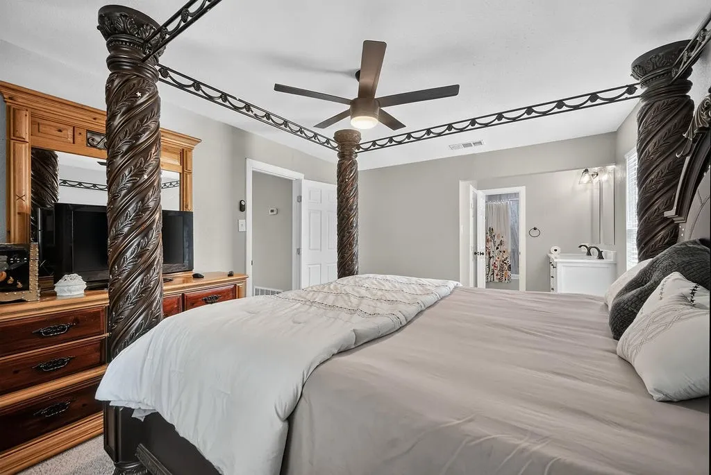 Single Family Residence For Sale in Dallas County , 3309 Graybar Drive, Garland, Texas 75040, 3 Bedroom, 3 Bathroom, 2 Garage spaces, 1,719 Sqft, built in 1978, Price $379,900, mls#21323079, Real Estate Agent in Garland, Homes For Sale in Dallas county, Homes For Sale in Garland, Realtor in Garland Texas, Real Estate Brokerage Independent Realty Texas, Luminita Cordes Realtor