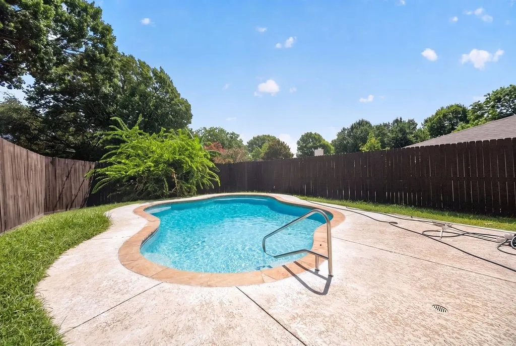 Single Family Residence For Sale in Dallas County , 3309 Graybar Drive, Garland, Texas 75040, 3 Bedroom, 3 Bathroom, 2 Garage spaces, 1,719 Sqft, built in 1978, Price $379,900, mls#21323079, Real Estate Agent in Garland, Homes For Sale in Dallas county, Homes For Sale in Garland, Realtor in Garland Texas, Real Estate Brokerage Independent Realty Texas, Luminita Cordes Realtor