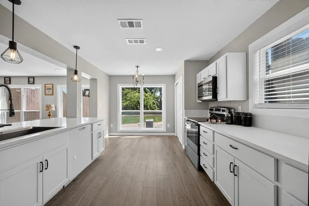 Single Family Residence For Sale in Dallas County , 3309 Graybar Drive, Garland, Texas 75040, 3 Bedroom, 3 Bathroom, 2 Garage spaces, 1,719 Sqft, built in 1978, Price $379,900, mls#21323079, Real Estate Agent in Garland, Homes For Sale in Dallas county, Homes For Sale in Garland, Realtor in Garland Texas, Real Estate Brokerage Independent Realty Texas, Luminita Cordes Realtor