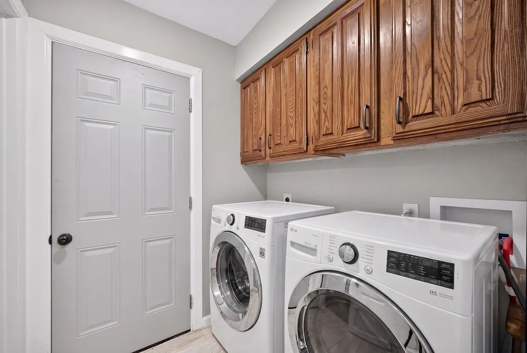Single Family Residence For Sale in Dallas County , 3309 Graybar Drive, Garland, Texas 75040, 3 Bedroom, 3 Bathroom, 2 Garage spaces, 1,719 Sqft, built in 1978, Price $379,900, mls#21323079, Real Estate Agent in Garland, Homes For Sale in Dallas county, Homes For Sale in Garland, Realtor in Garland Texas, Real Estate Brokerage Independent Realty Texas, Luminita Cordes Realtor
