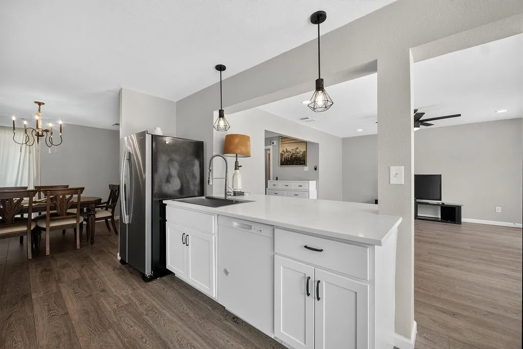 Single Family Residence For Sale in Dallas County , 3309 Graybar Drive, Garland, Texas 75040, 3 Bedroom, 3 Bathroom, 2 Garage spaces, 1,719 Sqft, built in 1978, Price $379,900, mls#21323079, Real Estate Agent in Garland, Homes For Sale in Dallas county, Homes For Sale in Garland, Realtor in Garland Texas, Real Estate Brokerage Independent Realty Texas, Luminita Cordes Realtor