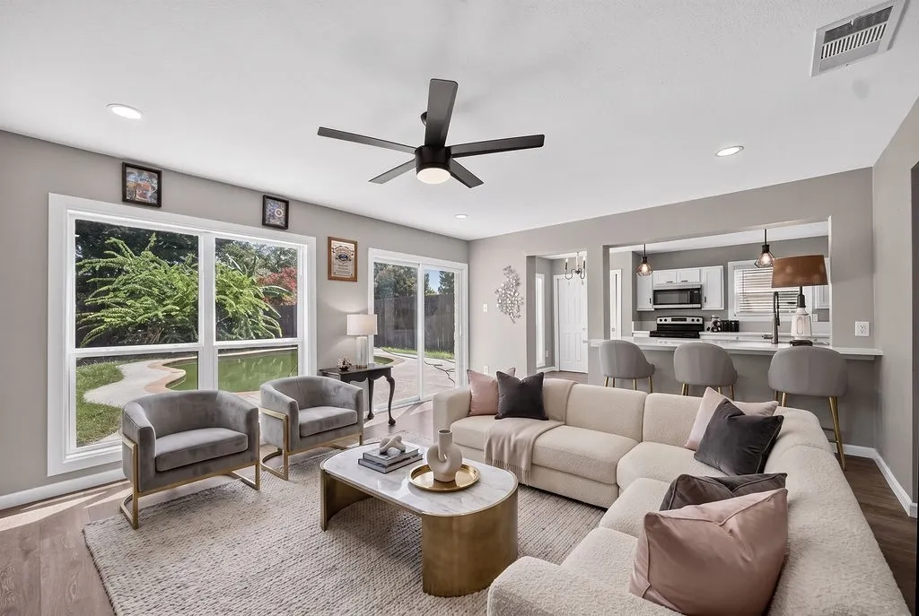 Single Family Residence For Sale in Dallas County , 3309 Graybar Drive, Garland, Texas 75040, 3 Bedroom, 3 Bathroom, 2 Garage spaces, 1,719 Sqft, built in 1978, Price $379,900, mls#21323079, Real Estate Agent in Garland, Homes For Sale in Dallas county, Homes For Sale in Garland, Realtor in Garland Texas, Real Estate Brokerage Independent Realty Texas, Luminita Cordes Realtor