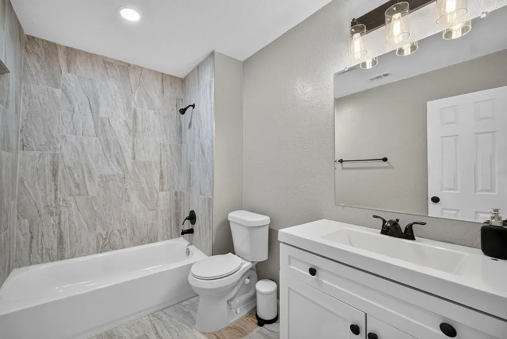 Single Family Residence For Sale in Dallas County , 3309 Graybar Drive, Garland, Texas 75040, 3 Bedroom, 3 Bathroom, 2 Garage spaces, 1,719 Sqft, built in 1978, Price $379,900, mls#21323079, Real Estate Agent in Garland, Homes For Sale in Dallas county, Homes For Sale in Garland, Realtor in Garland Texas, Real Estate Brokerage Independent Realty Texas, Luminita Cordes Realtor