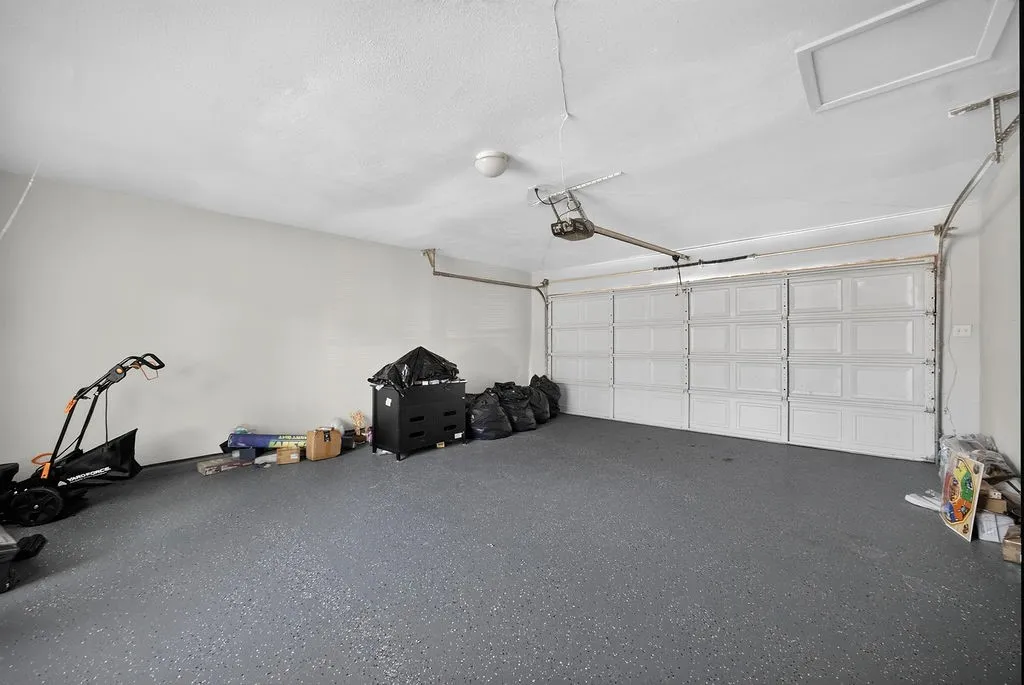 Single Family Residence For Sale in Dallas County , 3309 Graybar Drive, Garland, Texas 75040, 3 Bedroom, 3 Bathroom, 2 Garage spaces, 1,719 Sqft, built in 1978, Price $379,900, mls#21323079, Real Estate Agent in Garland, Homes For Sale in Dallas county, Homes For Sale in Garland, Realtor in Garland Texas, Real Estate Brokerage Independent Realty Texas, Luminita Cordes Realtor