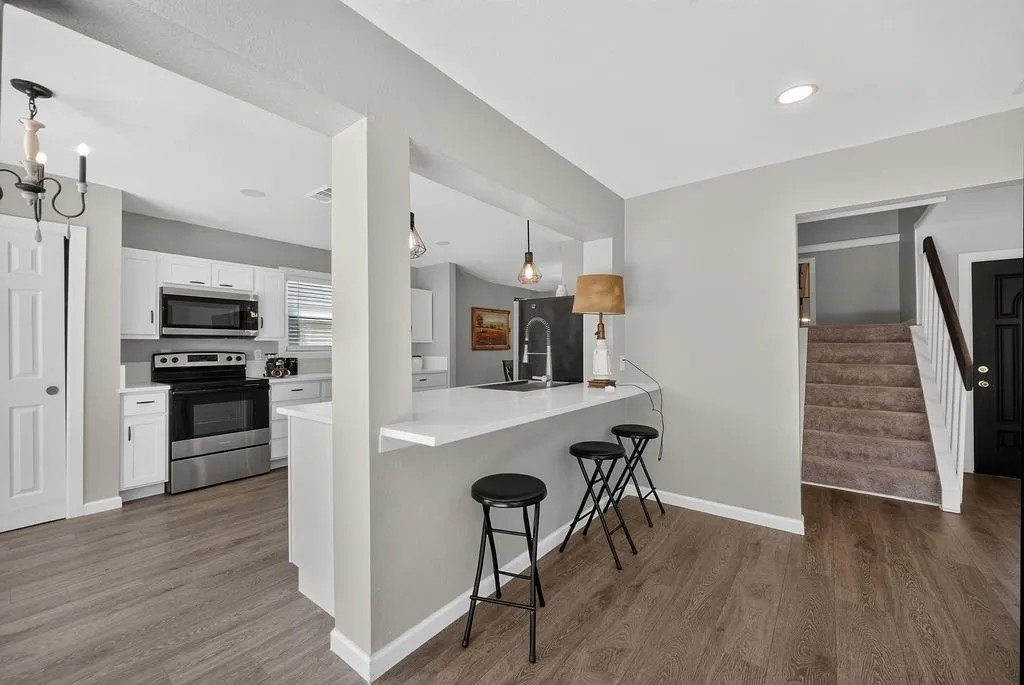 Single Family Residence For Sale in Dallas County , 3309 Graybar Drive, Garland, Texas 75040, 3 Bedroom, 3 Bathroom, 2 Garage spaces, 1,719 Sqft, built in 1978, Price $379,900, mls#21323079, Real Estate Agent in Garland, Homes For Sale in Dallas county, Homes For Sale in Garland, Realtor in Garland Texas, Real Estate Brokerage Independent Realty Texas, Luminita Cordes Realtor