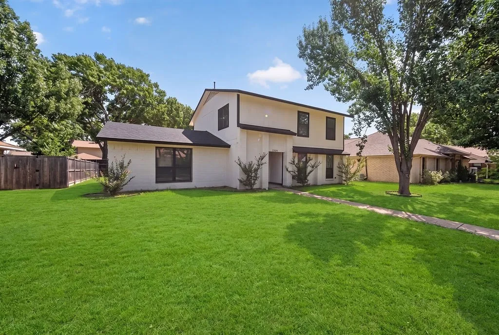 Single Family Residence For Sale in Dallas County , 3309 Graybar Drive, Garland, Texas 75040, 3 Bedroom, 3 Bathroom, 2 Garage spaces, 1,719 Sqft, built in 1978, Price $379,900, mls#21323079, Real Estate Agent in Garland, Homes For Sale in Dallas county, Homes For Sale in Garland, Realtor in Garland Texas, Real Estate Brokerage Independent Realty Texas, Luminita Cordes Realtor