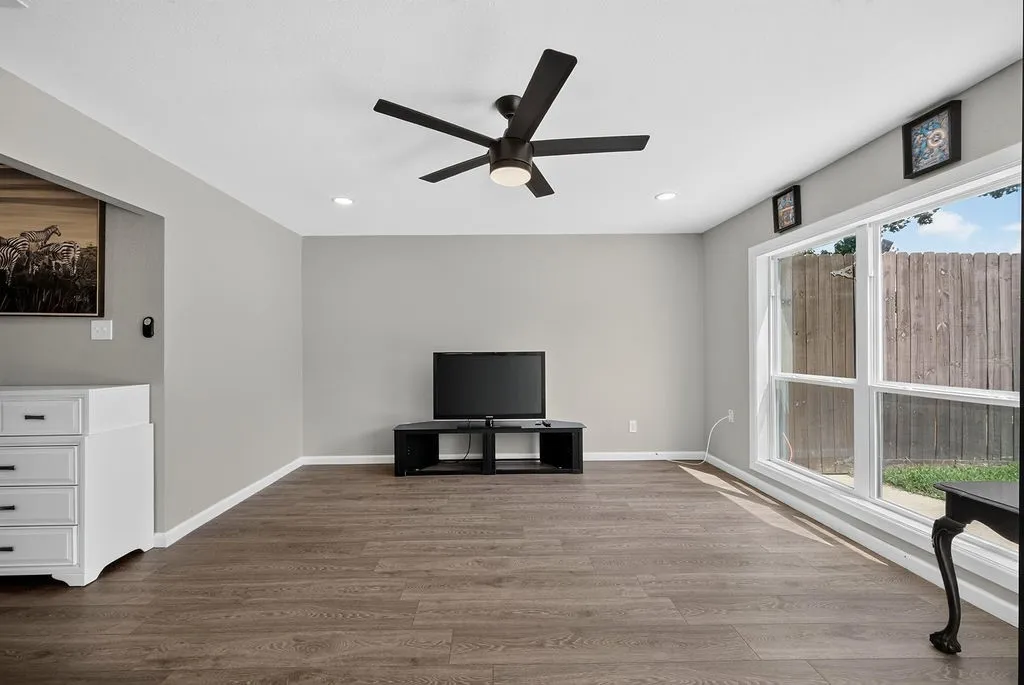 Single Family Residence For Sale in Dallas County , 3309 Graybar Drive, Garland, Texas 75040, 3 Bedroom, 3 Bathroom, 2 Garage spaces, 1,719 Sqft, built in 1978, Price $379,900, mls#21323079, Real Estate Agent in Garland, Homes For Sale in Dallas county, Homes For Sale in Garland, Realtor in Garland Texas, Real Estate Brokerage Independent Realty Texas, Luminita Cordes Realtor