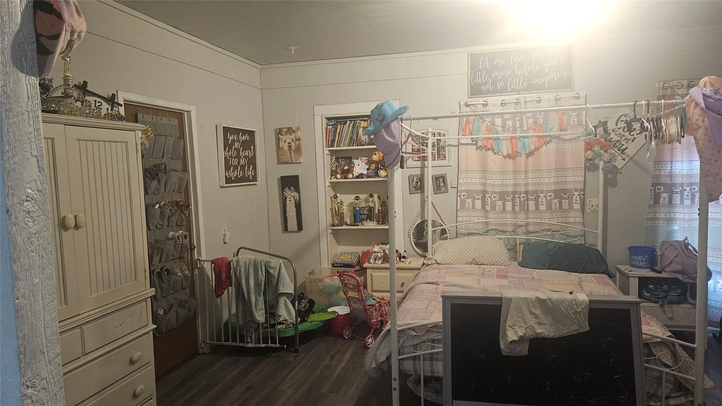 Farm For Sale in Mills County , 151 S FM 573, Mullin, Texas 76864, 2 Bedroom, 1 Bathroom, Garage spaces, 1,500 Sqft, built in 1920, mls#21319343, Real Estate Agent in Mullin, Homes For Sale in Mills county, Homes For Sale in Mullin, Realtor in Mullin Texas, Real Estate Brokerage Independent Realty Texas, Luminita Cordes Realtor