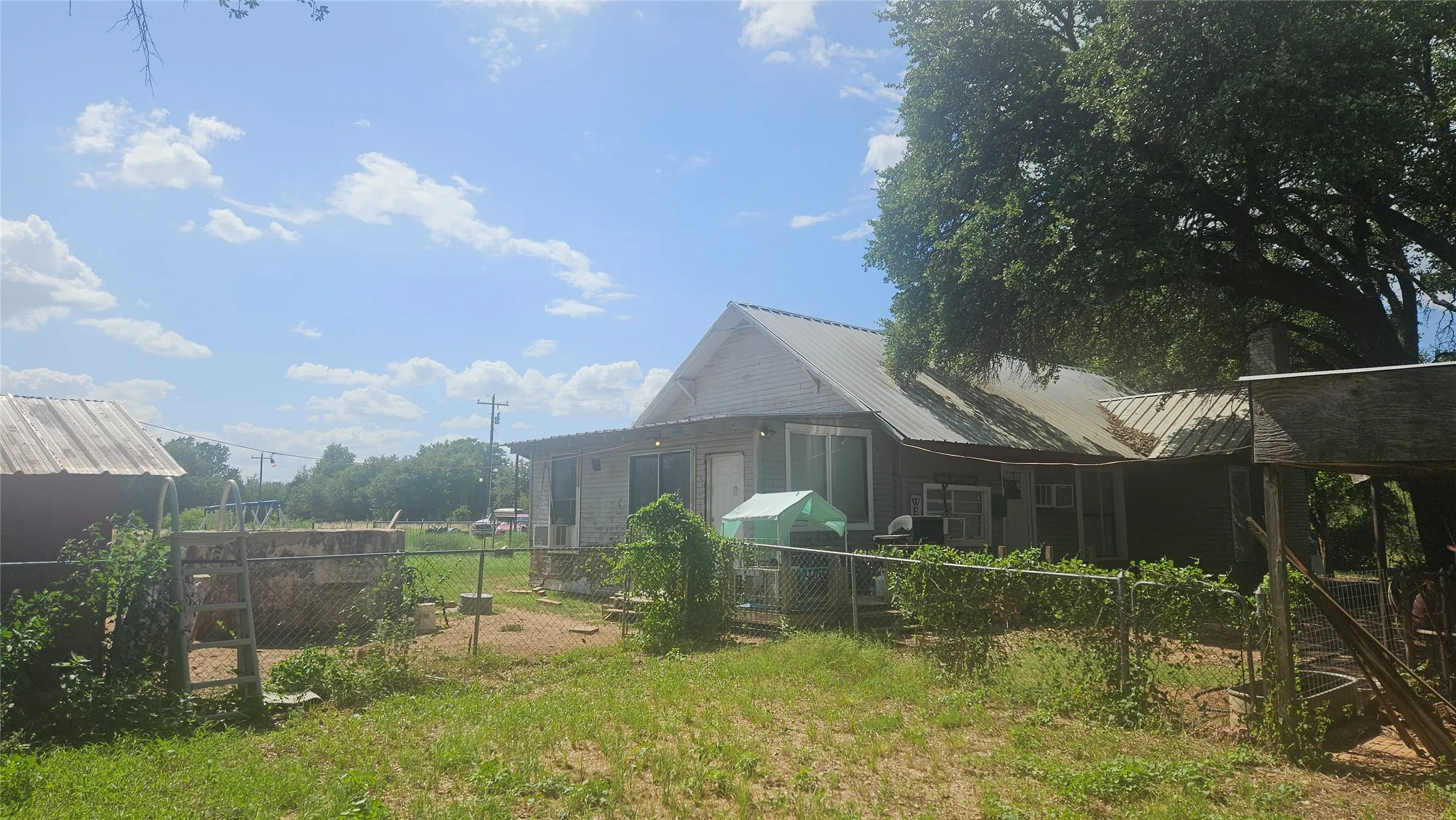 Farm For Sale in Mills County , 151 S FM 573, Mullin, Texas 76864, 2 Bedroom, 1 Bathroom, Garage spaces, 1,500 Sqft, built in 1920, mls#21319343, Real Estate Agent in Mullin, Homes For Sale in Mills county, Homes For Sale in Mullin, Realtor in Mullin Texas, Real Estate Brokerage Independent Realty Texas, Luminita Cordes Realtor