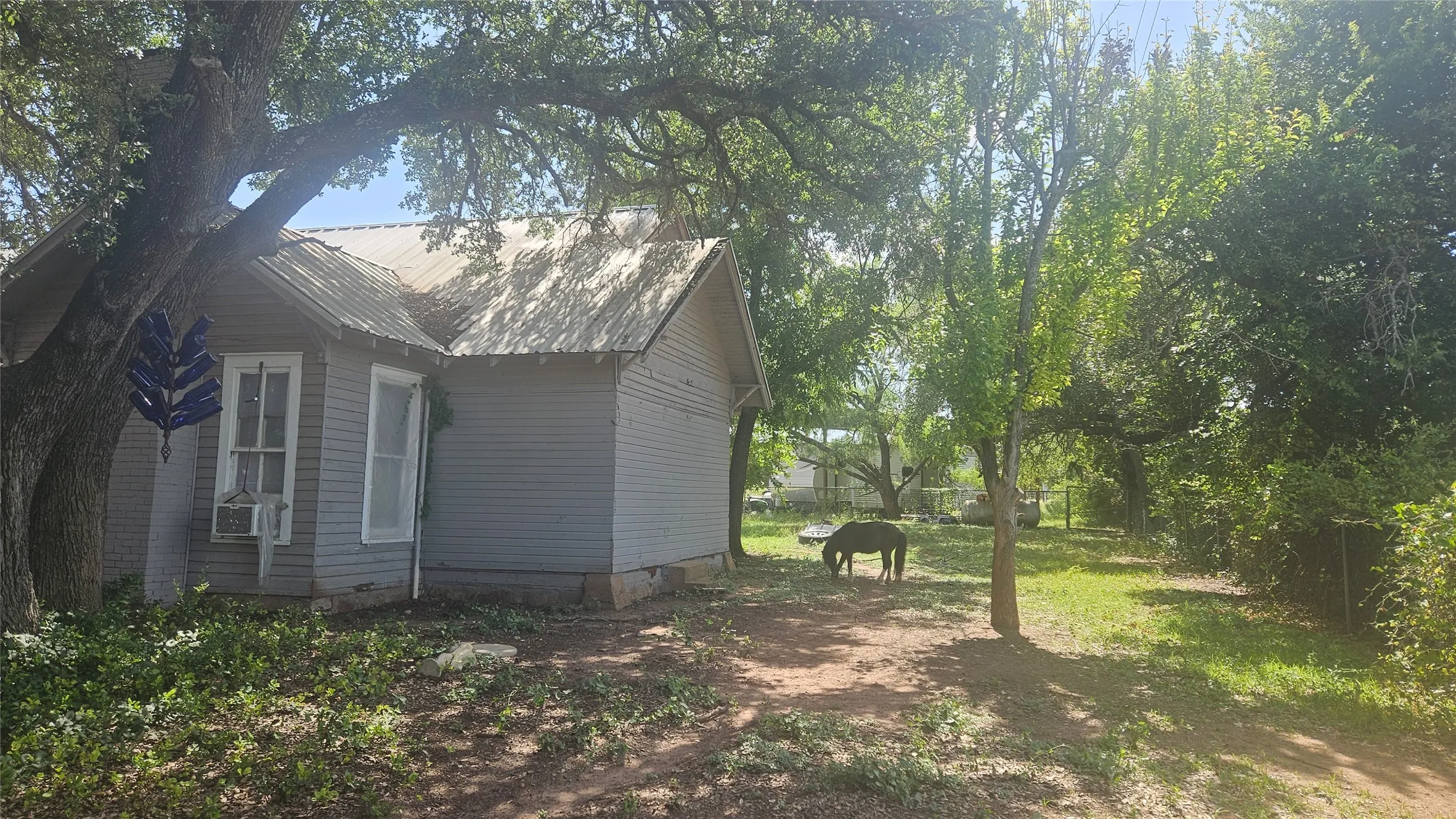 Farm For Sale in Mills County , 151 S FM 573, Mullin, Texas 76864, 2 Bedroom, 1 Bathroom, Garage spaces, 1,500 Sqft, built in 1920, mls#21319343, Real Estate Agent in Mullin, Homes For Sale in Mills county, Homes For Sale in Mullin, Realtor in Mullin Texas, Real Estate Brokerage Independent Realty Texas, Luminita Cordes Realtor