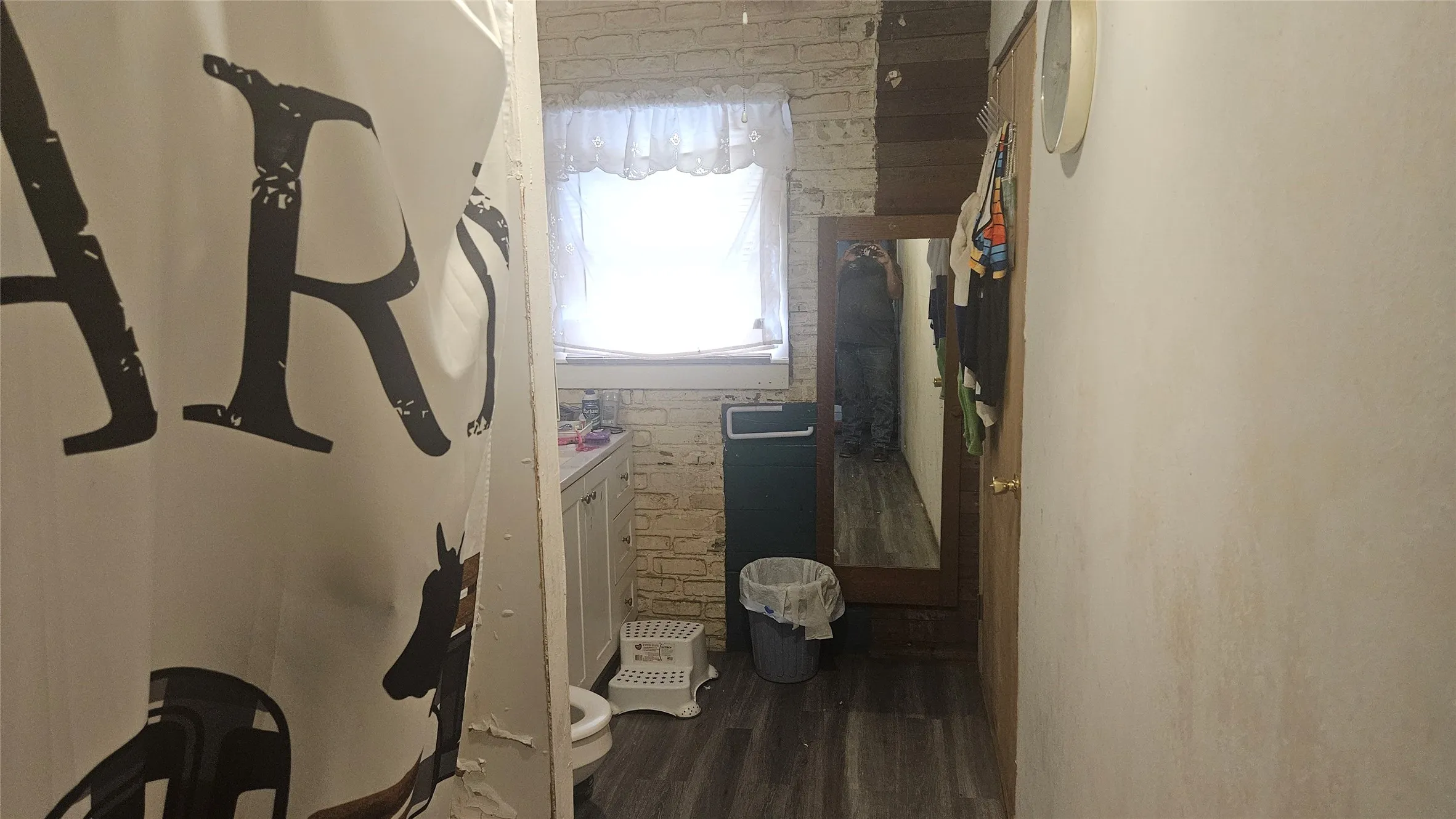 Farm For Sale in Mills County , 151 S FM 573, Mullin, Texas 76864, 2 Bedroom, 1 Bathroom, Garage spaces, 1,500 Sqft, built in 1920, mls#21319343, Real Estate Agent in Mullin, Homes For Sale in Mills county, Homes For Sale in Mullin, Realtor in Mullin Texas, Real Estate Brokerage Independent Realty Texas, Luminita Cordes Realtor