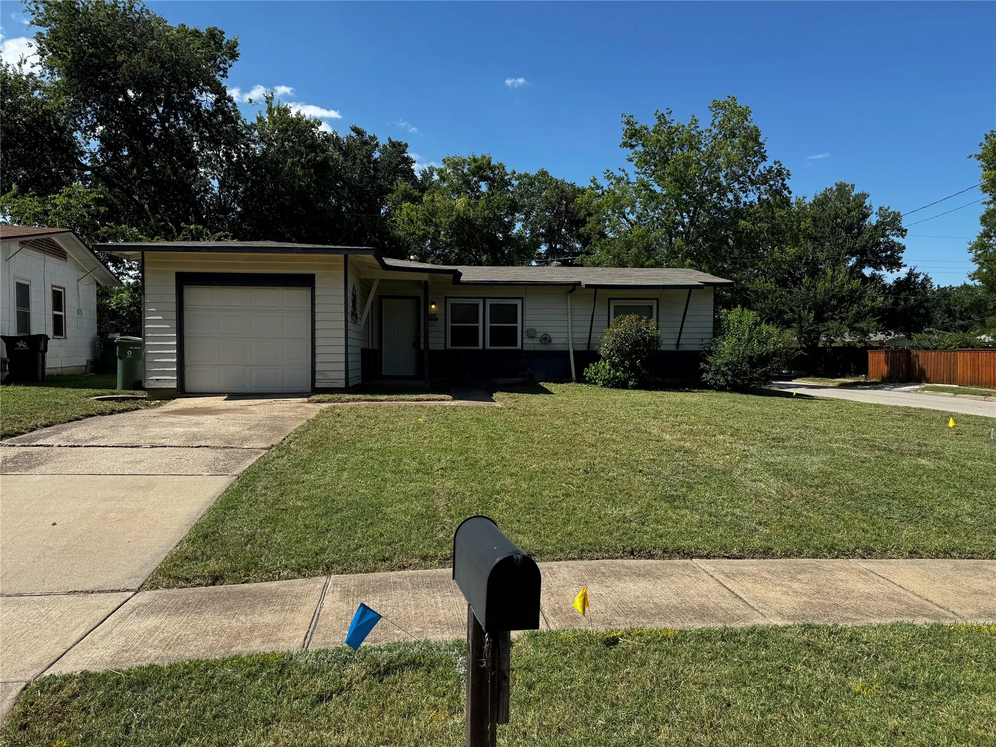 Single Family Residence For Sale in Tarrant County , 2009 Cloverdale Street, Arlington, Texas 76010, 3 Bedroom, 1 Bathroom, 1 Garage spaces, 1,242 Sqft, built in 1954, mls#21323054, Real Estate Agent in Arlington, Homes For Sale in Tarrant county, Homes For Sale in Arlington, Realtor in Arlington Texas, Real Estate Brokerage Independent Realty Texas, Luminita Cordes Realtor