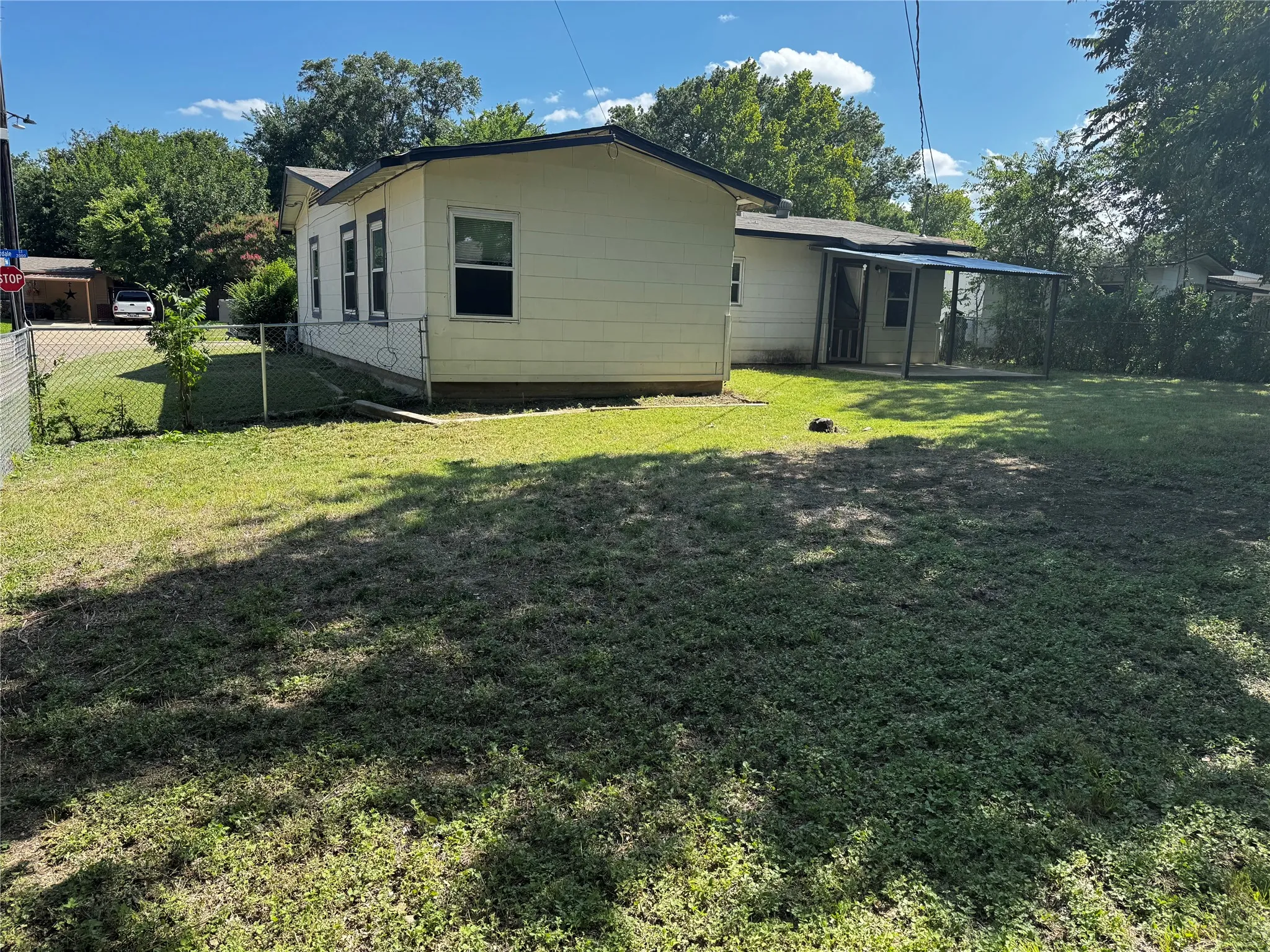 Single Family Residence For Sale in Tarrant County , 2009 Cloverdale Street, Arlington, Texas 76010, 3 Bedroom, 1 Bathroom, 1 Garage spaces, 1,242 Sqft, built in 1954, mls#21323054, Real Estate Agent in Arlington, Homes For Sale in Tarrant county, Homes For Sale in Arlington, Realtor in Arlington Texas, Real Estate Brokerage Independent Realty Texas, Luminita Cordes Realtor