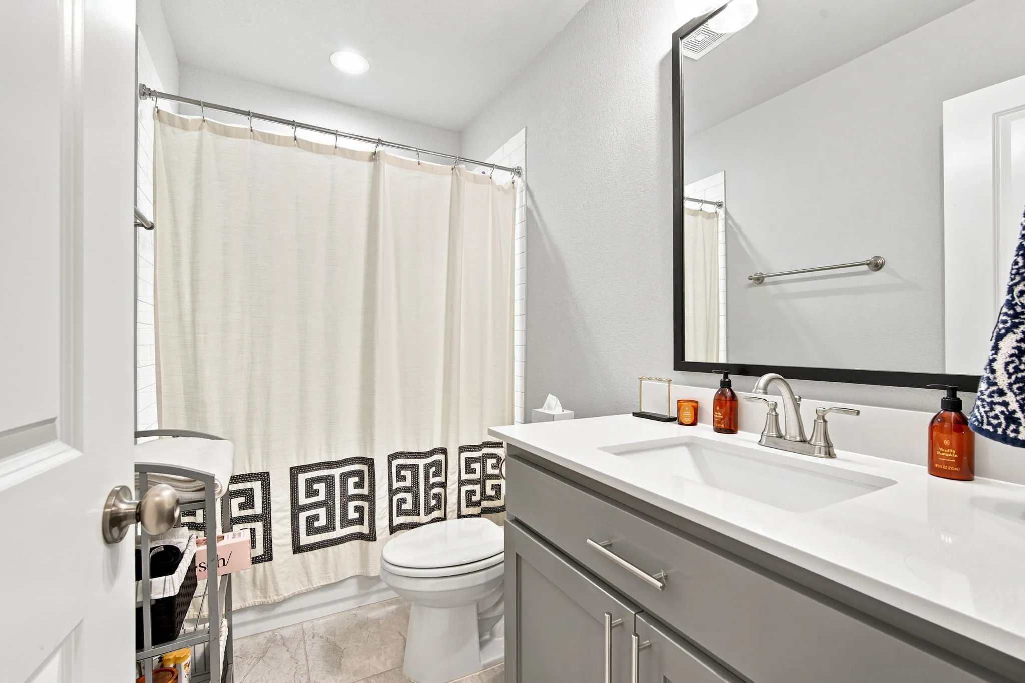 Single Family Residence For Sale in Ellis County , 3920 Lizzy Lane, Midlothian, Texas 76065, 4 Bedroom, 3 Bathroom, 3 Garage spaces, 3,744 Sqft, built in 2021, mls#21322819, Real Estate Agent in Midlothian, Homes For Sale in Ellis county, Homes For Sale in Midlothian, Realtor in Midlothian Texas, Real Estate Brokerage Independent Realty Texas, Luminita Cordes Realtor