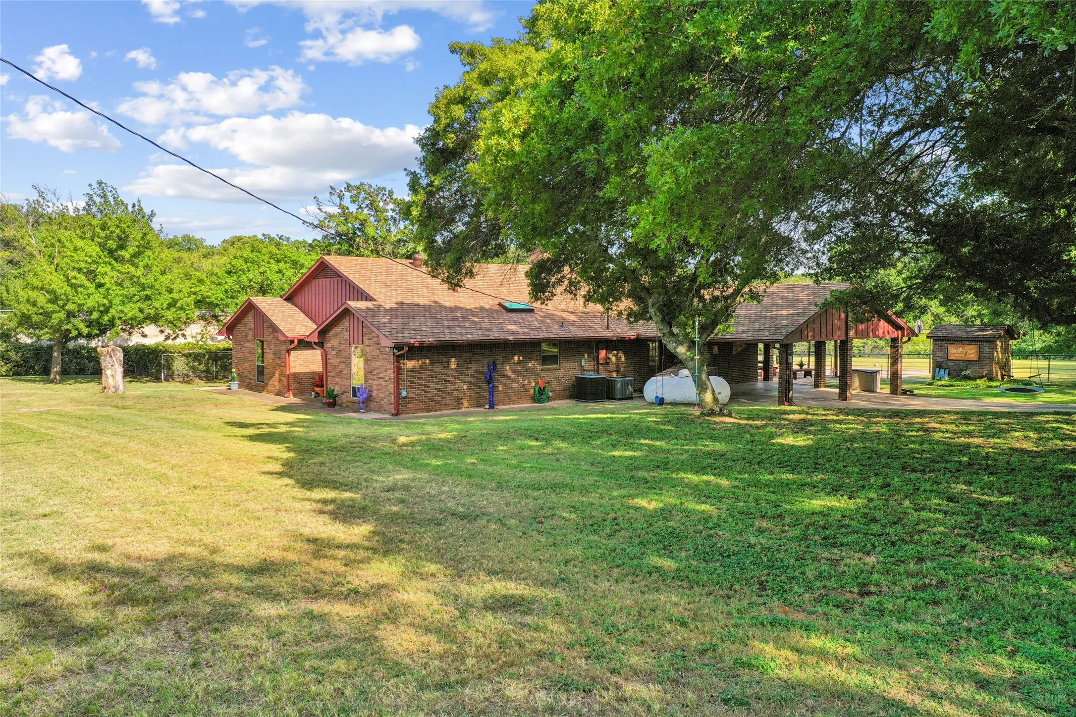 Single Family Residence For Sale in Denton County , 3030 Wager Road, Flower Mound, Texas 75028, 3 Bedroom, 3 Bathroom, Garage spaces, 2,781 Sqft, built in 1978, mls#21322668, Real Estate Agent in Flower Mound, Homes For Sale in Denton county, Homes For Sale in Flower Mound, Realtor in Flower Mound Texas, Real Estate Brokerage Independent Realty Texas, Luminita Cordes Realtor