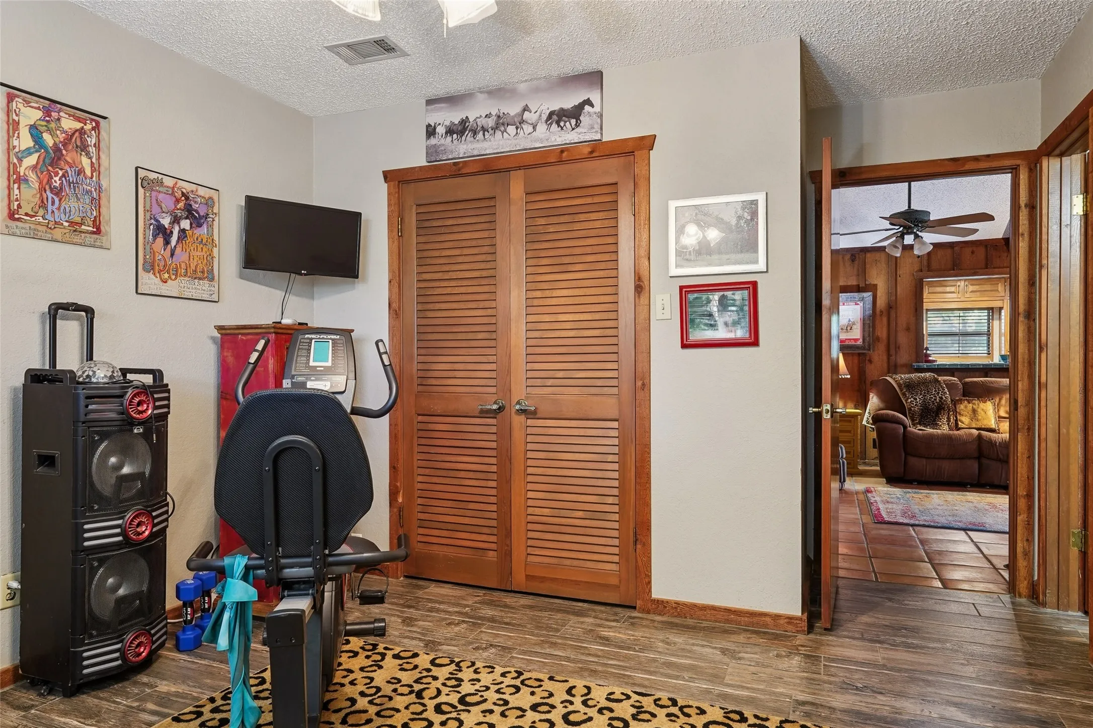 Single Family Residence For Sale in Denton County , 3030 Wager Road, Flower Mound, Texas 75028, 3 Bedroom, 3 Bathroom, Garage spaces, 2,781 Sqft, built in 1978, mls#21322668, Real Estate Agent in Flower Mound, Homes For Sale in Denton county, Homes For Sale in Flower Mound, Realtor in Flower Mound Texas, Real Estate Brokerage Independent Realty Texas, Luminita Cordes Realtor