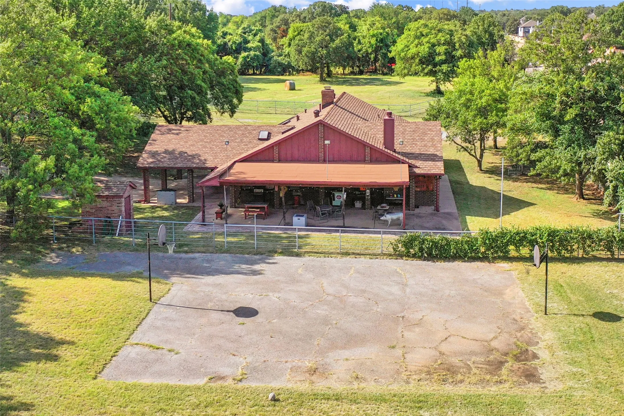 Single Family Residence For Sale in Denton County , 3030 Wager Road, Flower Mound, Texas 75028, 3 Bedroom, 3 Bathroom, Garage spaces, 2,781 Sqft, built in 1978, mls#21322668, Real Estate Agent in Flower Mound, Homes For Sale in Denton county, Homes For Sale in Flower Mound, Realtor in Flower Mound Texas, Real Estate Brokerage Independent Realty Texas, Luminita Cordes Realtor