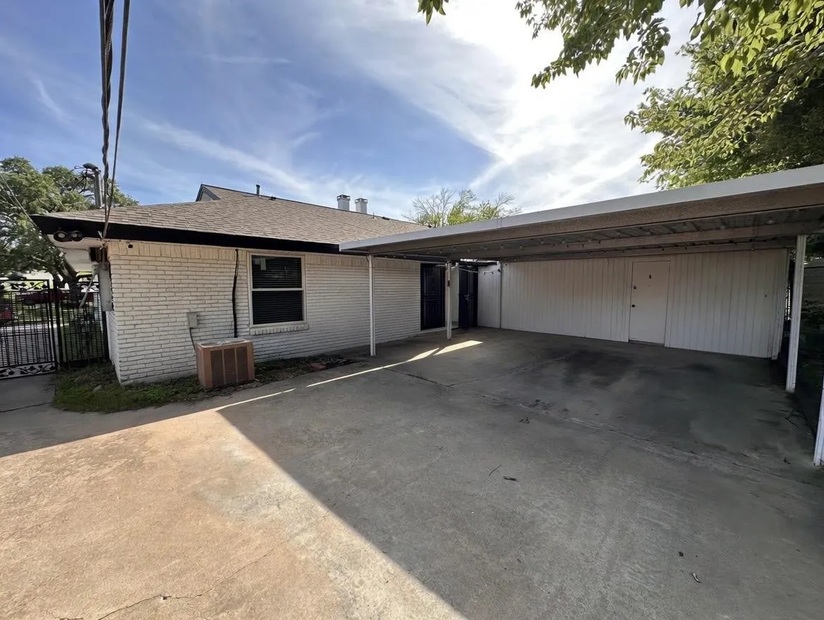 Duplex For Sale in Tarrant County , 8230 El Retiro Road, Fort Worth, Texas 76116, 6 Bedroom, 4 Bathroom, Garage spaces, 0 Sqft, built in 1975, mls#21323103, Real Estate Agent in Fort Worth, Homes For Sale in Tarrant county, Homes For Sale in Fort Worth, Realtor in Fort Worth Texas, Real Estate Brokerage Independent Realty Texas, Luminita Cordes Realtor