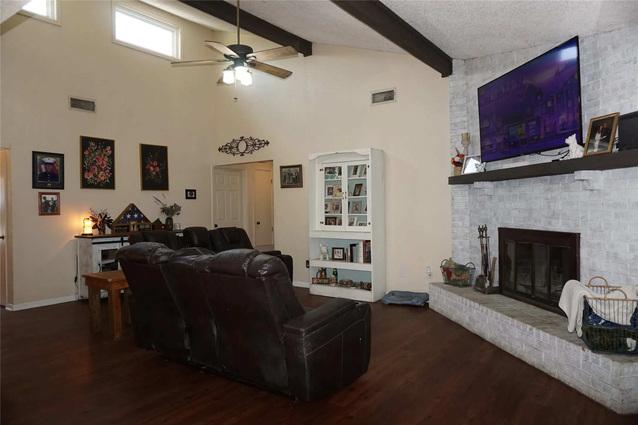 Single Family Residence For Sale in Kaufman County , 10808 Jeanell Drive, Kemp, Texas 75143, 3 Bedroom, 2 Bathroom, 2 Garage spaces, 1,446 Sqft, built in 1978, mls#21323118, Real Estate Agent in Kemp, Homes For Sale in Kaufman county, Homes For Sale in Kemp, Realtor in Kemp Texas, Real Estate Brokerage Independent Realty Texas, Luminita Cordes Realtor