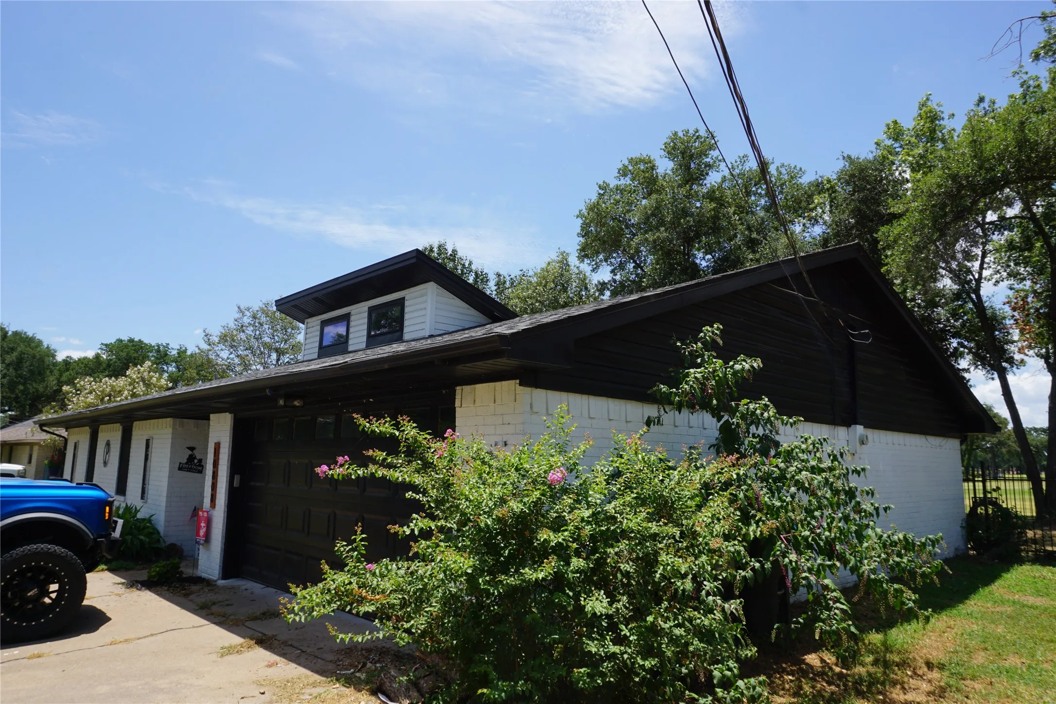 Single Family Residence For Sale in Kaufman County , 10808 Jeanell Drive, Kemp, Texas 75143, 3 Bedroom, 2 Bathroom, 2 Garage spaces, 1,446 Sqft, built in 1978, mls#21323118, Real Estate Agent in Kemp, Homes For Sale in Kaufman county, Homes For Sale in Kemp, Realtor in Kemp Texas, Real Estate Brokerage Independent Realty Texas, Luminita Cordes Realtor