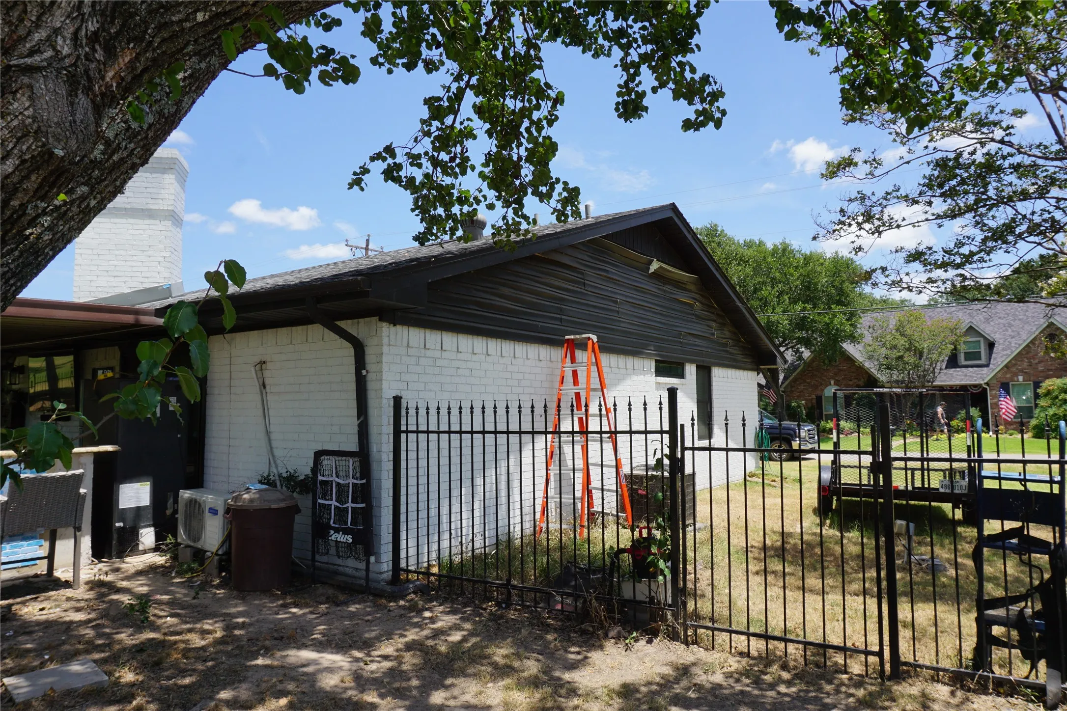 Single Family Residence For Sale in Kaufman County , 10808 Jeanell Drive, Kemp, Texas 75143, 3 Bedroom, 2 Bathroom, 2 Garage spaces, 1,446 Sqft, built in 1978, mls#21323118, Real Estate Agent in Kemp, Homes For Sale in Kaufman county, Homes For Sale in Kemp, Realtor in Kemp Texas, Real Estate Brokerage Independent Realty Texas, Luminita Cordes Realtor
